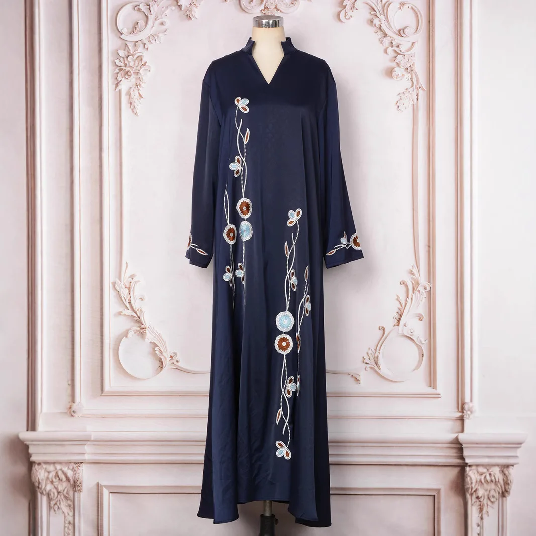 Muslim robe women's long dress Middle East Dubai autumn new embroidery embroidery women's fashion simple temperament elegant vac
Muslim robe women's long dress Middle East Dubai autumn new embroidery embroidery women's fashion simple temperament elegant vac