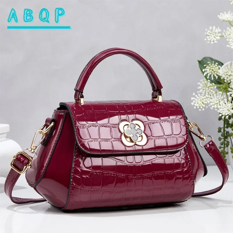 Women's Shoulder Bag Luxury Brand Fashion Women's Shoulder Crossbody Bag Personalized Fashion Casual Women's Bag High Quality
Women's Shoulder Bag Luxury Brand Fashion Women's Shoulder Crossbody Bag Personalized Fashion Casual Women's Bag High Quality