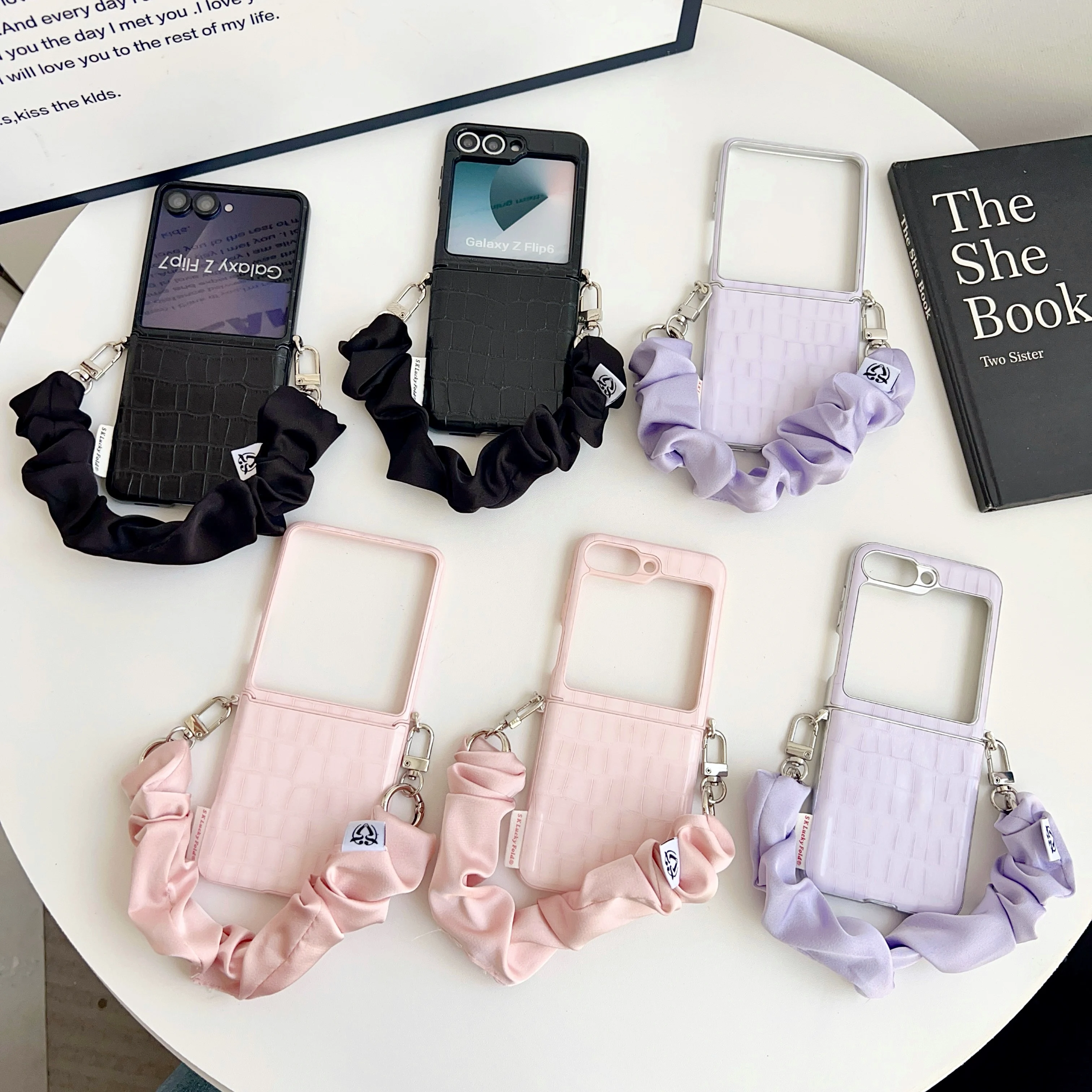 Back Cover For Samsung Galaxy Z Flip 7 6 5 Case Crocodile Pattern Pu Leather Cloth Strip Chain Hard PC Shockproof Phone Case
Back Cover For Samsung Galaxy Z Flip 7 6 5 Case Crocodile Pattern Pu Leather Cloth Strip Chain Hard PC Shockproof Phone Case