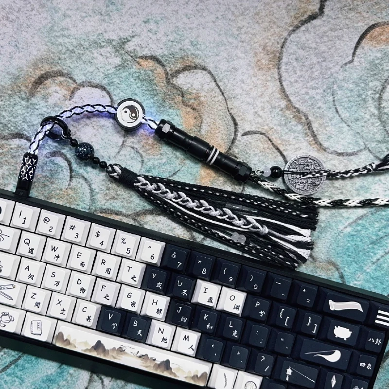 SHINE CUTOMIZE National Style Series Keyboard Cable Single Crystal Copper 8K Esports Navigation Plug in Cable "Mountain Ghost"
SHINE CUTOMIZE National Style Series Keyboard Cable Single Crystal Copper 8K Esports Navigation Plug in Cable "Mountain Ghost"