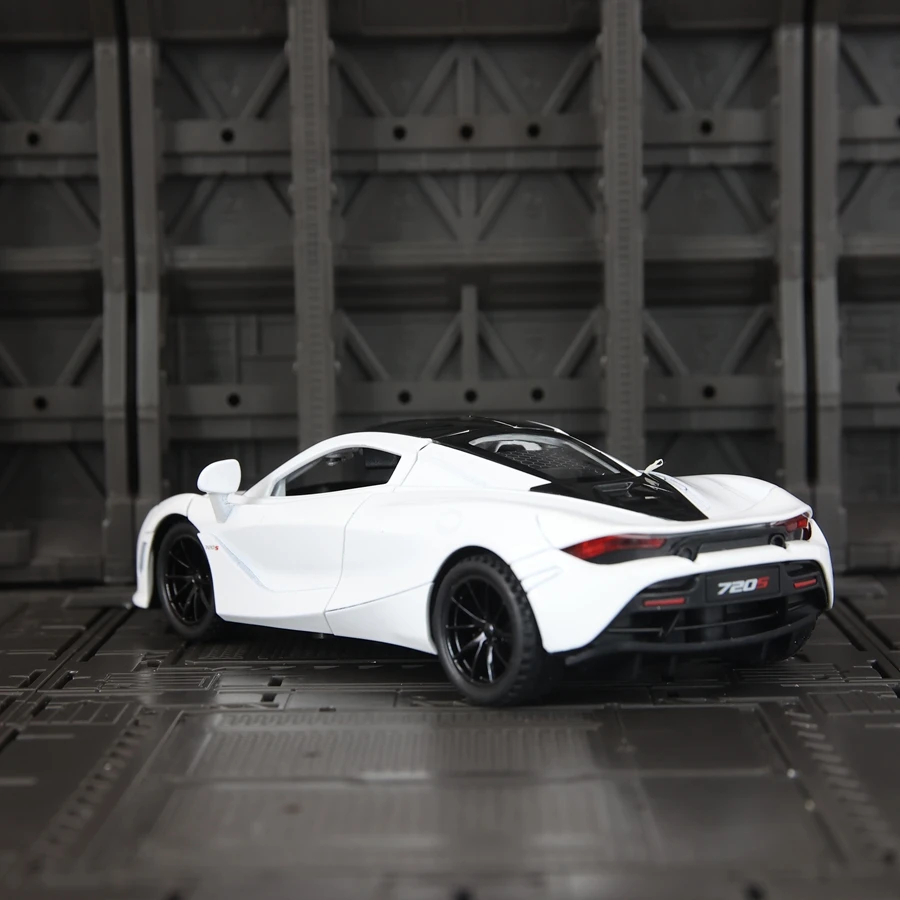 1:32 McLaren 720S alloy car model doors and hood can be opened has simulated sound and lighting functions, rich details
1:32 McLaren 720S alloy car model doors and hood can be opened has simulated sound and lighting functions, rich details