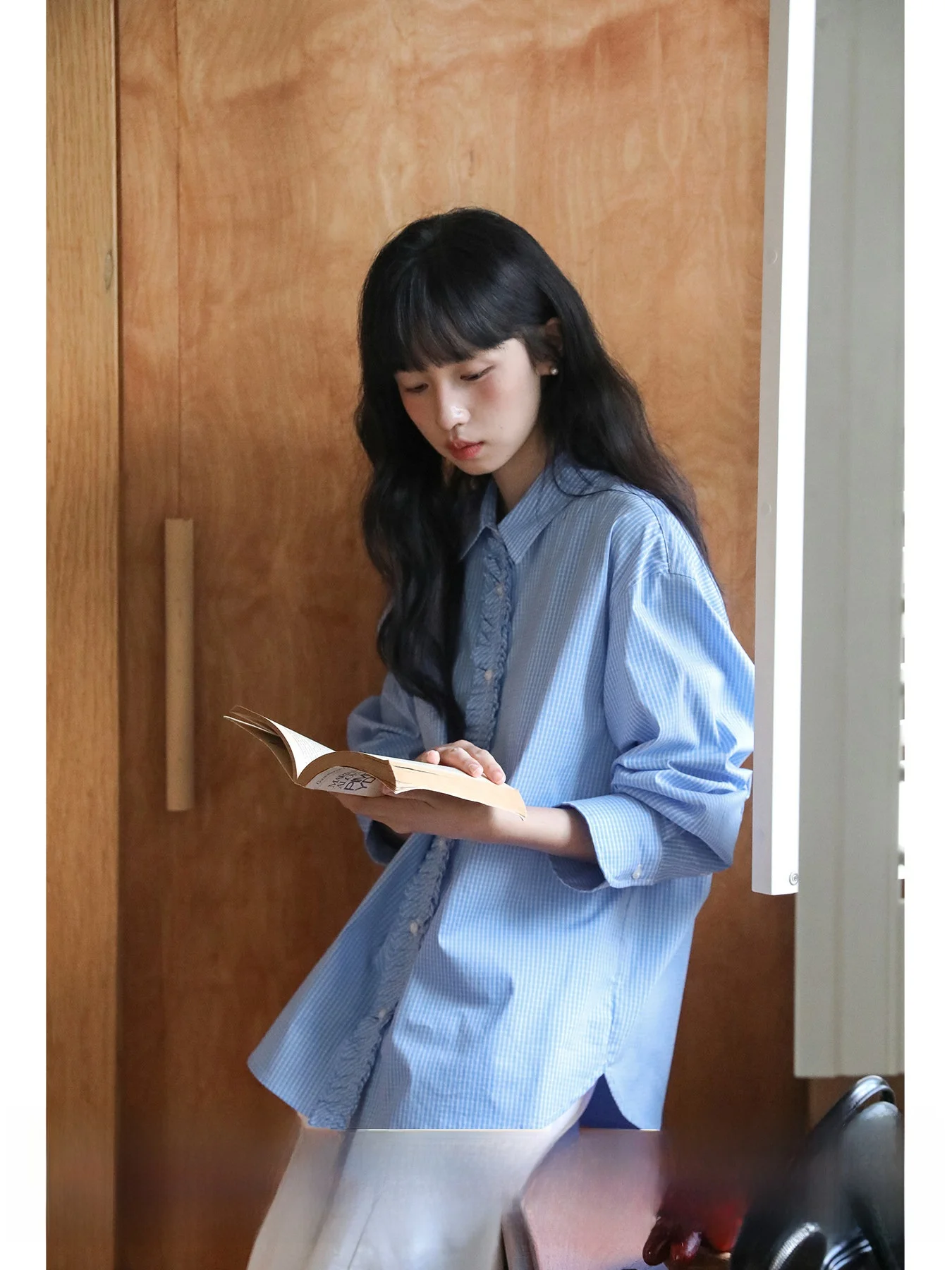 Eternal Summer Loose Women's Shirt Blue Cotton Polyester Blend Long Sleeve Collar Button Front Mid-Length Casual Shirt
Eternal Summer Loose Women's Shirt Blue Cotton Polyester Blend Long Sleeve Collar Button Front Mid-Length Casual Shirt