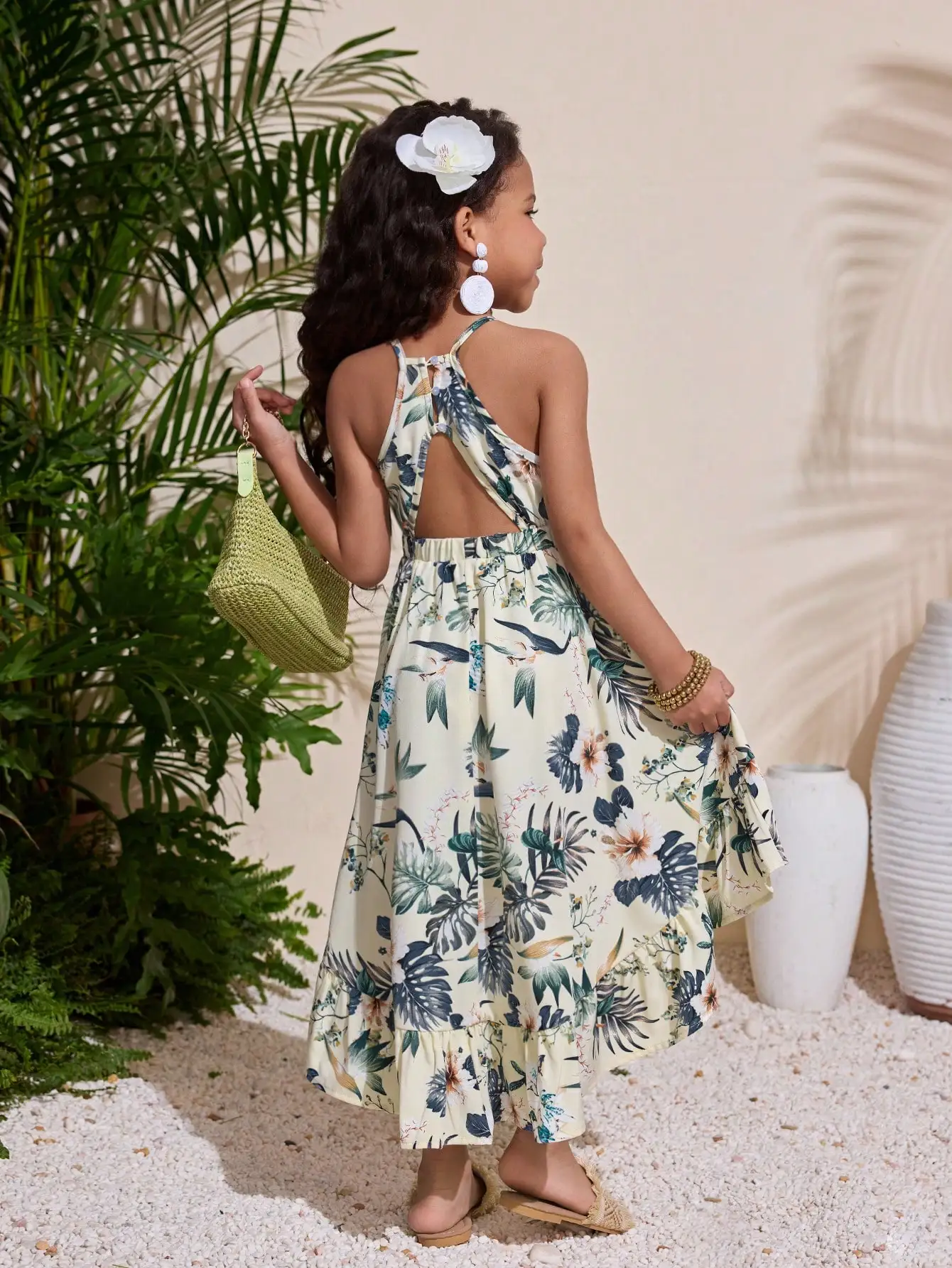 Длинное платье макси для девочек с тропическим принтом, вырезом на шее и открытыми спиной, с рюшами по низу
Длинное платье макси для девочек с тропическим принтом, вырезом на шее и открытыми спиной, с рюшами по низу