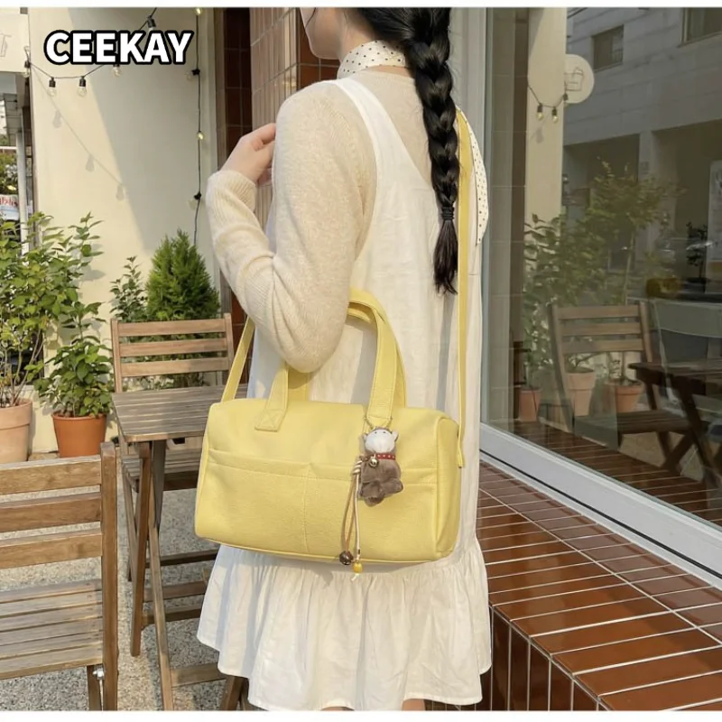 CEEKAY Women's Shoulder Bag Yellow Textured PU Leather Large Barrel Bag Horse Pendant Crossbody Strap Daily Casual Sweet
CEEKAY Women's Shoulder Bag Yellow Textured PU Leather Large Barrel Bag Horse Pendant Crossbody Strap Daily Casual Sweet