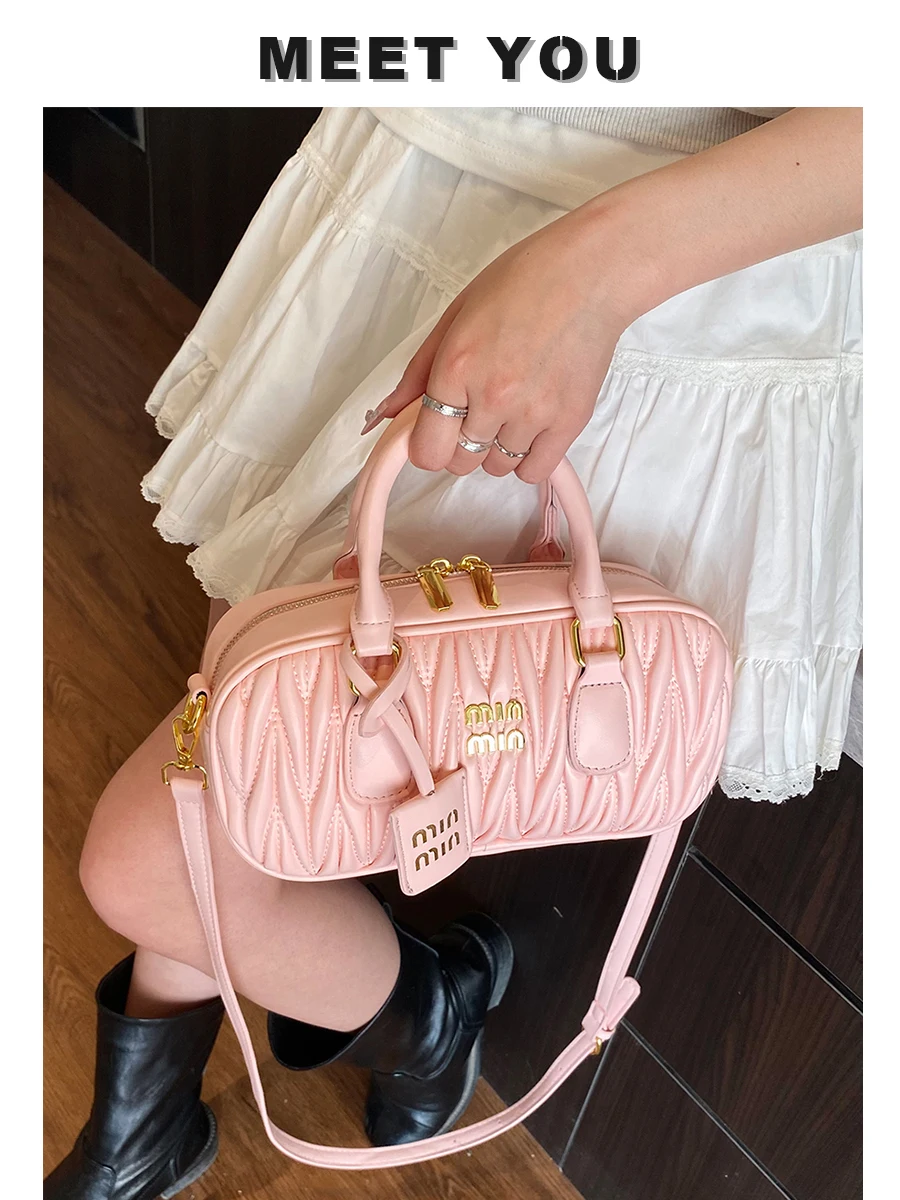 High-end designer western style pleated bowling bag hand-carried messenger bag women's 2025 trendy fashion all-match small bag
High-end designer western style pleated bowling bag hand-carried messenger bag women's 2025 trendy fashion all-match small bag