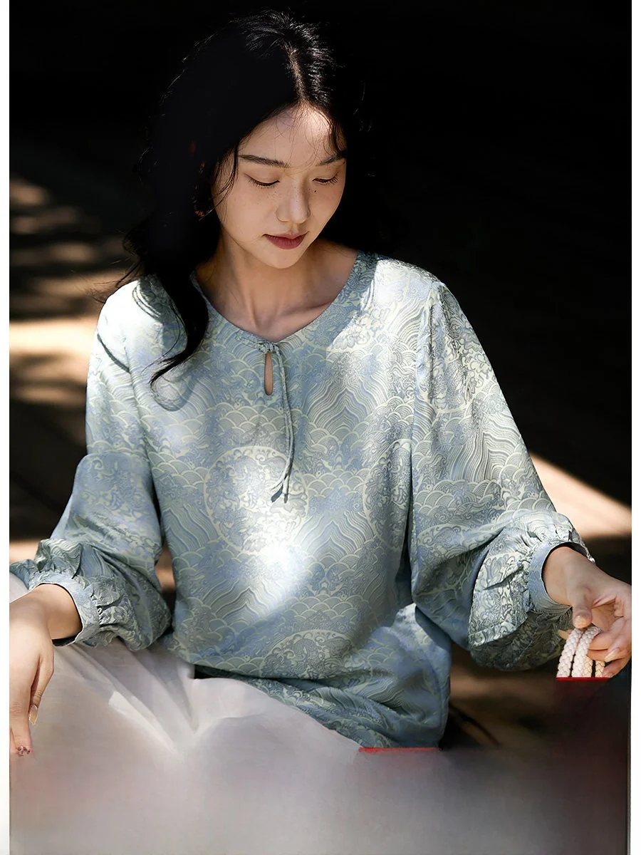 Шелковый топ с длинным рукавом для женщин: премиум-качество, модный, для офиса, прямого кроя, с оборками, с цветочным узором
Шелковый топ с длинным рукавом для женщин: премиум-качество, модный, для офиса, прямого кроя, с оборками, с цветочным узором