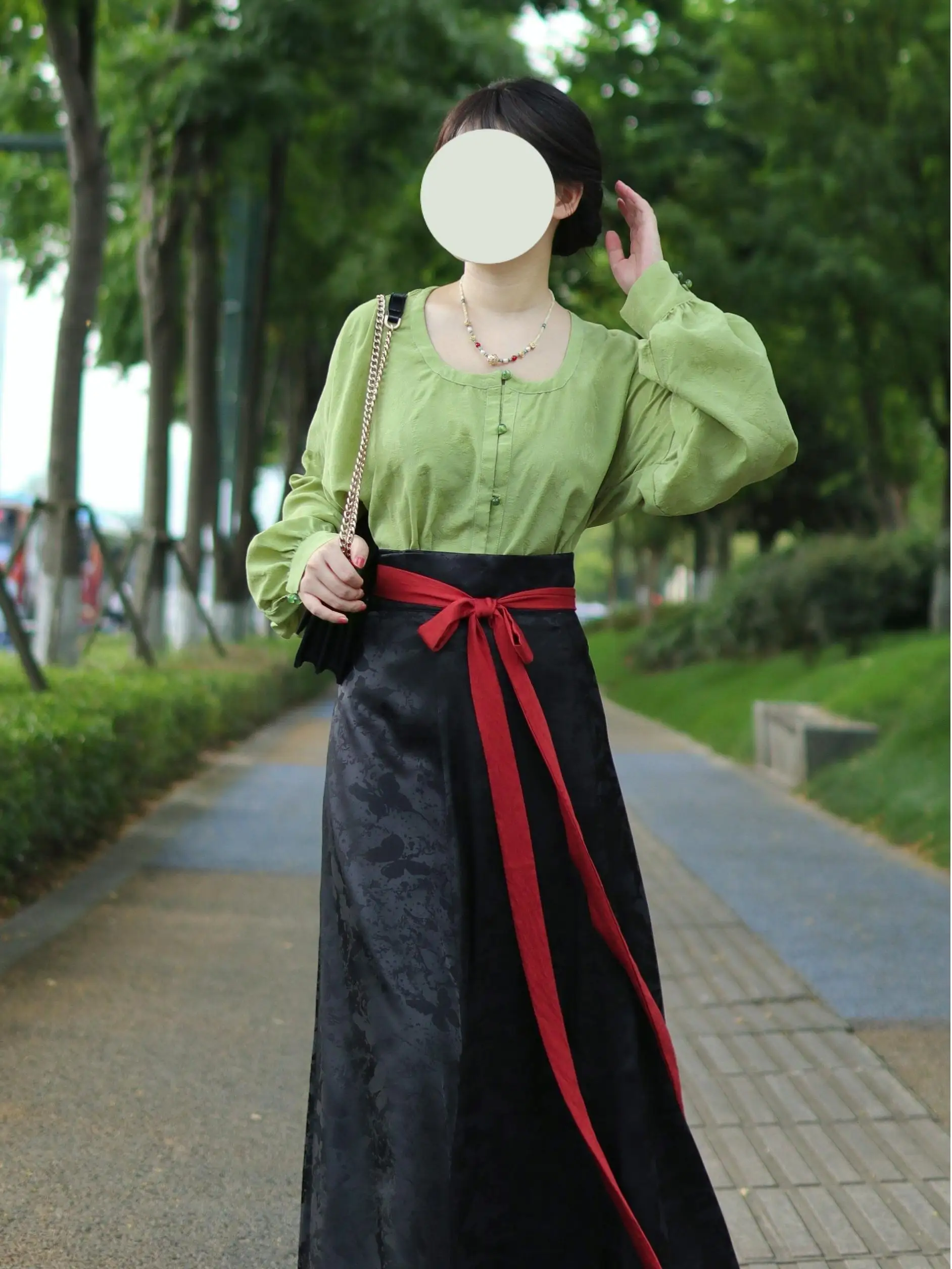 Original Little Boat een Plum T Top Tang Sle ort irt Silk Embroidery Chien Heart Collar Eight Pieces Skirt Slim...
Original Little Boat een Plum T Top Tang Sle ort irt Silk Embroidery Chien Heart Collar Eight Pieces Skirt Slim...