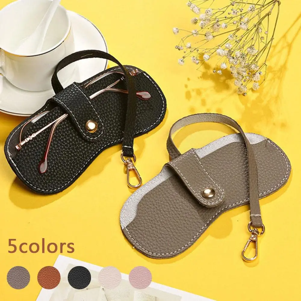 PU Leather Portable Glasses Bag Sunglasses Storage Bags Men and Women Car Glasses Protective Cover Anti-crushing Glasses Clip
PU Leather Portable Glasses Bag Sunglasses Storage Bags Men and Women Car Glasses Protective Cover Anti-crushing Glasses Clip