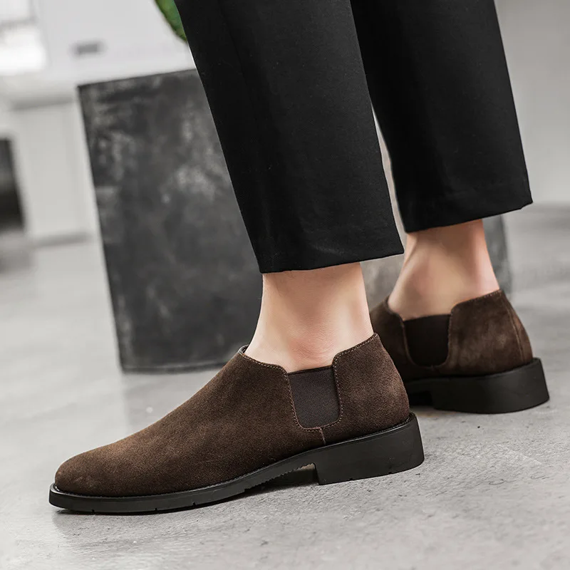 Мужская повседневная обувь из натуральной замши, модельные туфли «Челси» с острым носком, модные лоферы без шнуровки
Мужская повседневная обувь из натуральной замши, модельные туфли «Челси» с острым носком, модные лоферы без шнуровки