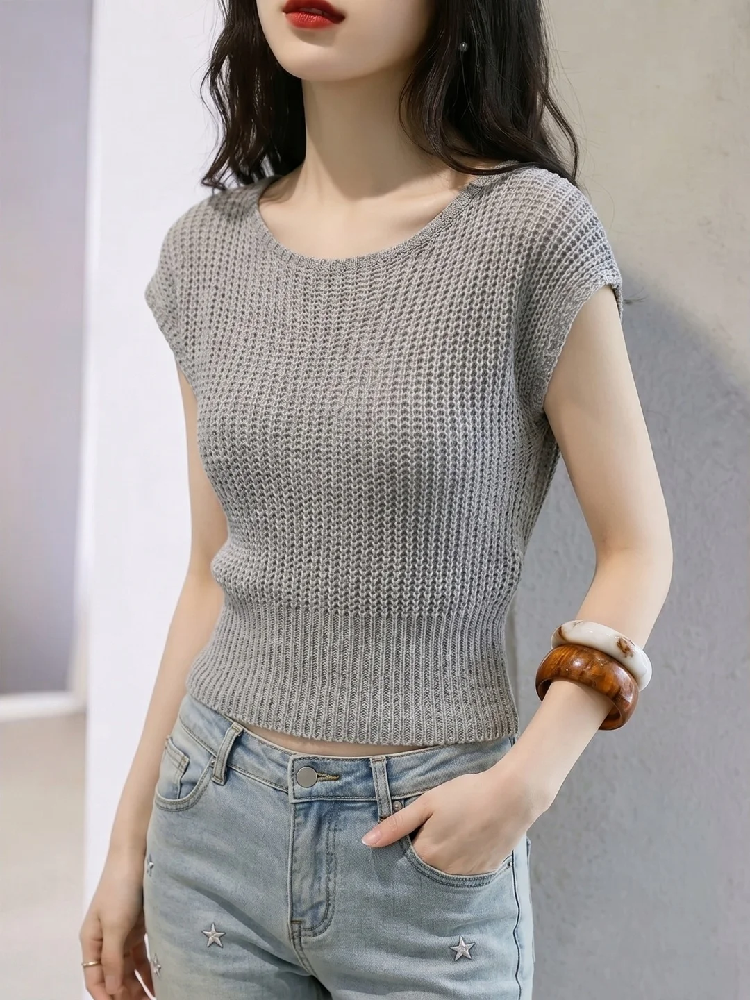 Ladies' Slim Fit Ice Silk Knitted Short Sleeve round Neck Top Summer Design Sensation Versatile Comfortable Korean Style Knit...
Ladies' Slim Fit Ice Silk Knitted Short Sleeve round Neck Top Summer Design Sensation Versatile Comfortable Korean Style Knit...