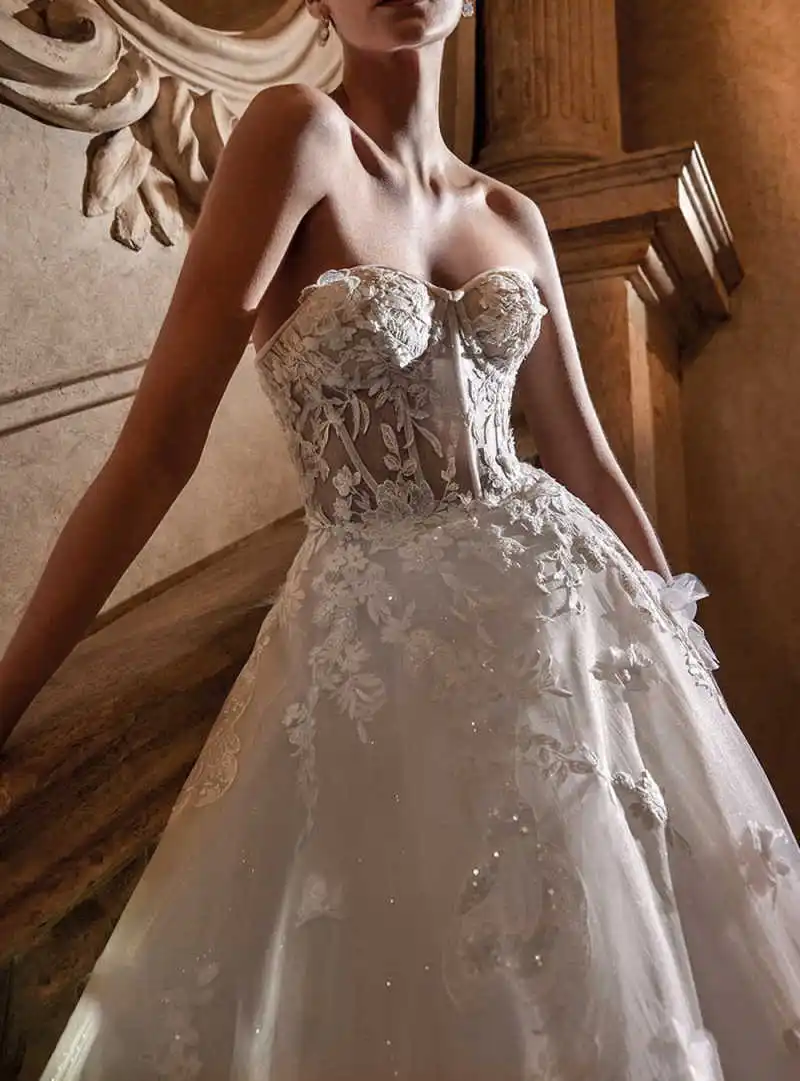 Romantic Lace 3D Flower Sequin Bridal Gown Strapless Backless A-Line Court Train Wedding Dress Vestido De Novia Customized
Romantic Lace 3D Flower Sequin Bridal Gown Strapless Backless A-Line Court Train Wedding Dress Vestido De Novia Customized