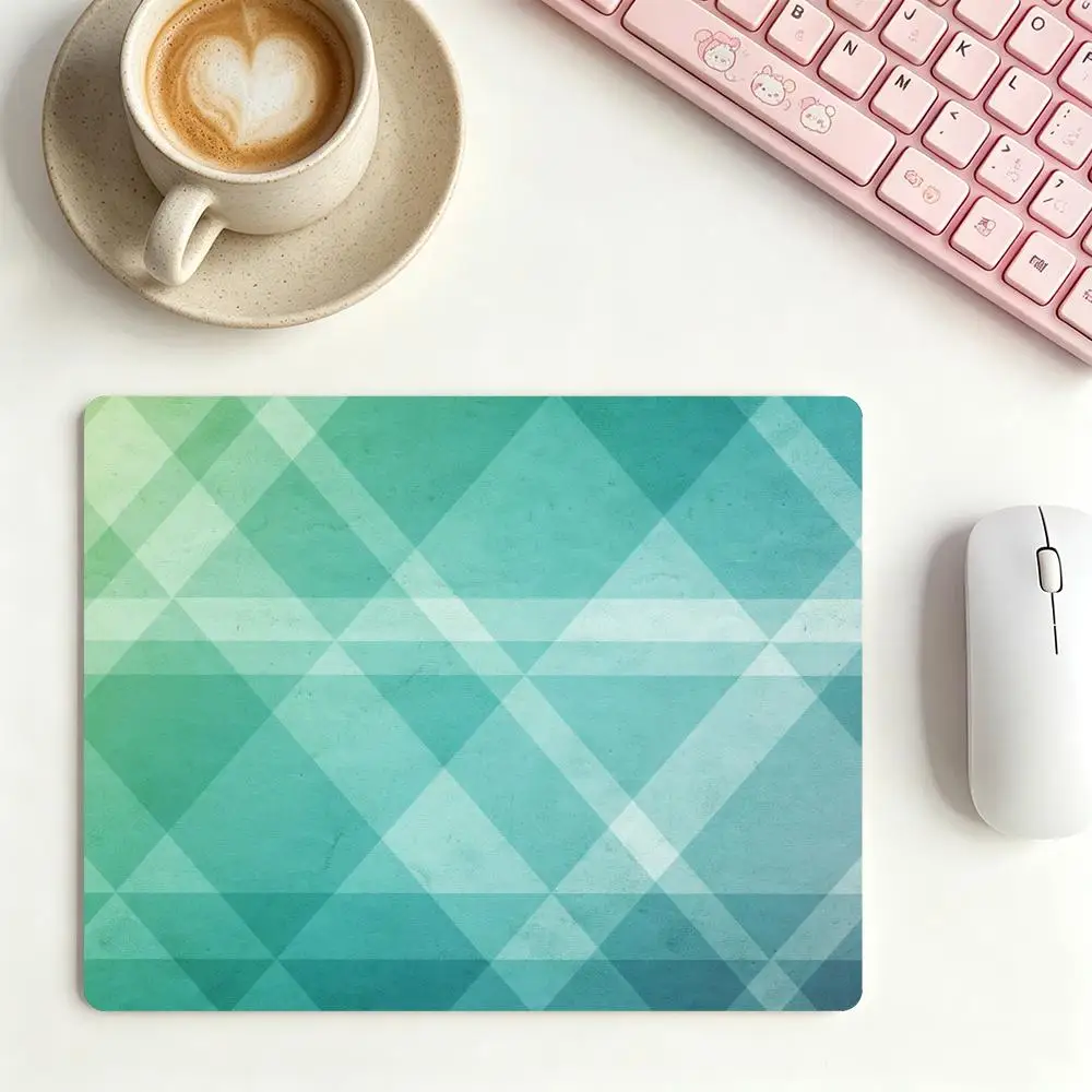 Vibrant Polygon Gaming Mouse Pad, Stitched Edge Non‑Slip Large Desk Mat