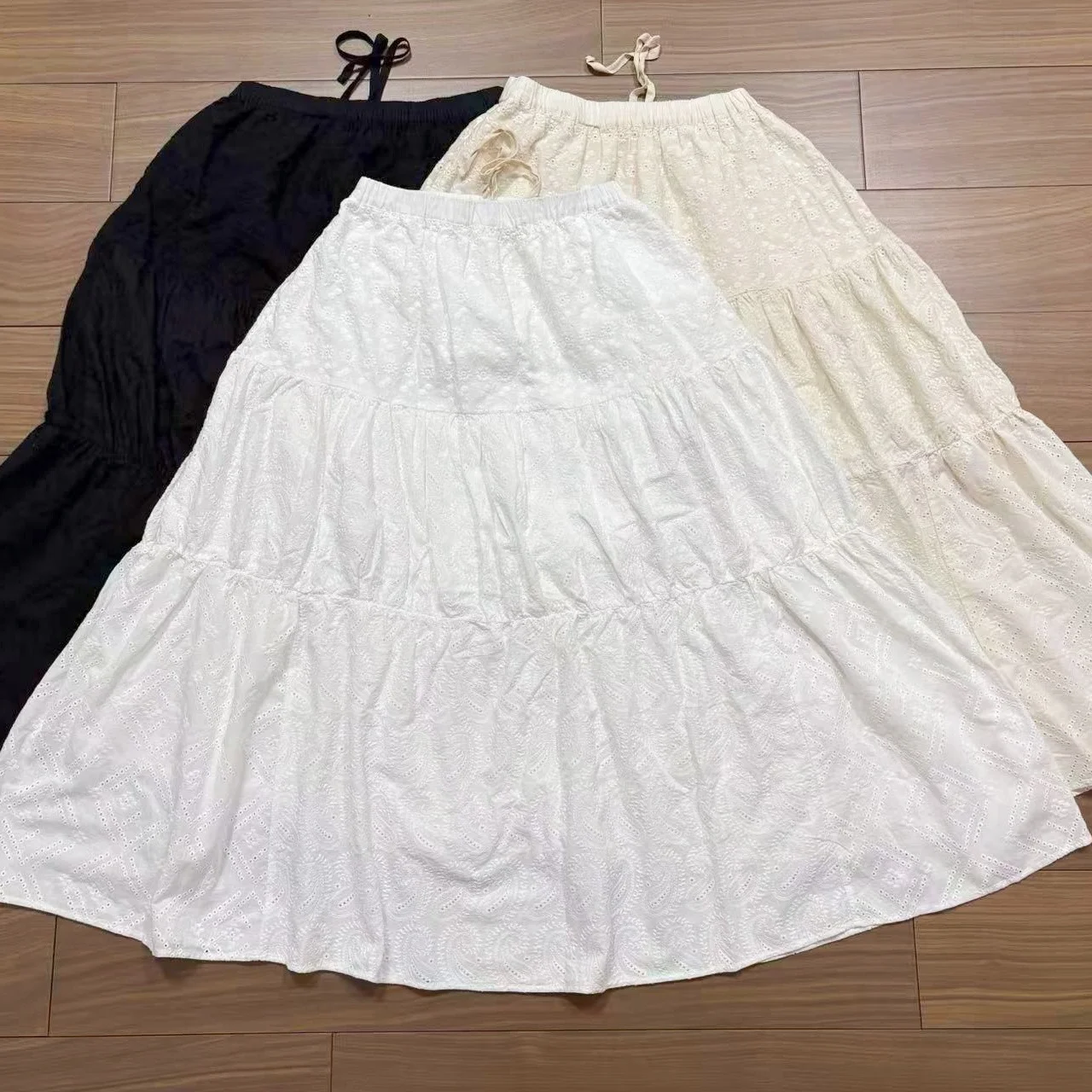 Elegant Hollow out Embroidered Cotton Half Skirt with Belt for Women Summer 2026 Loose Fit Cake Style Casual Breathable
Elegant Hollow out Embroidered Cotton Half Skirt with Belt for Women Summer 2026 Loose Fit Cake Style Casual Breathable