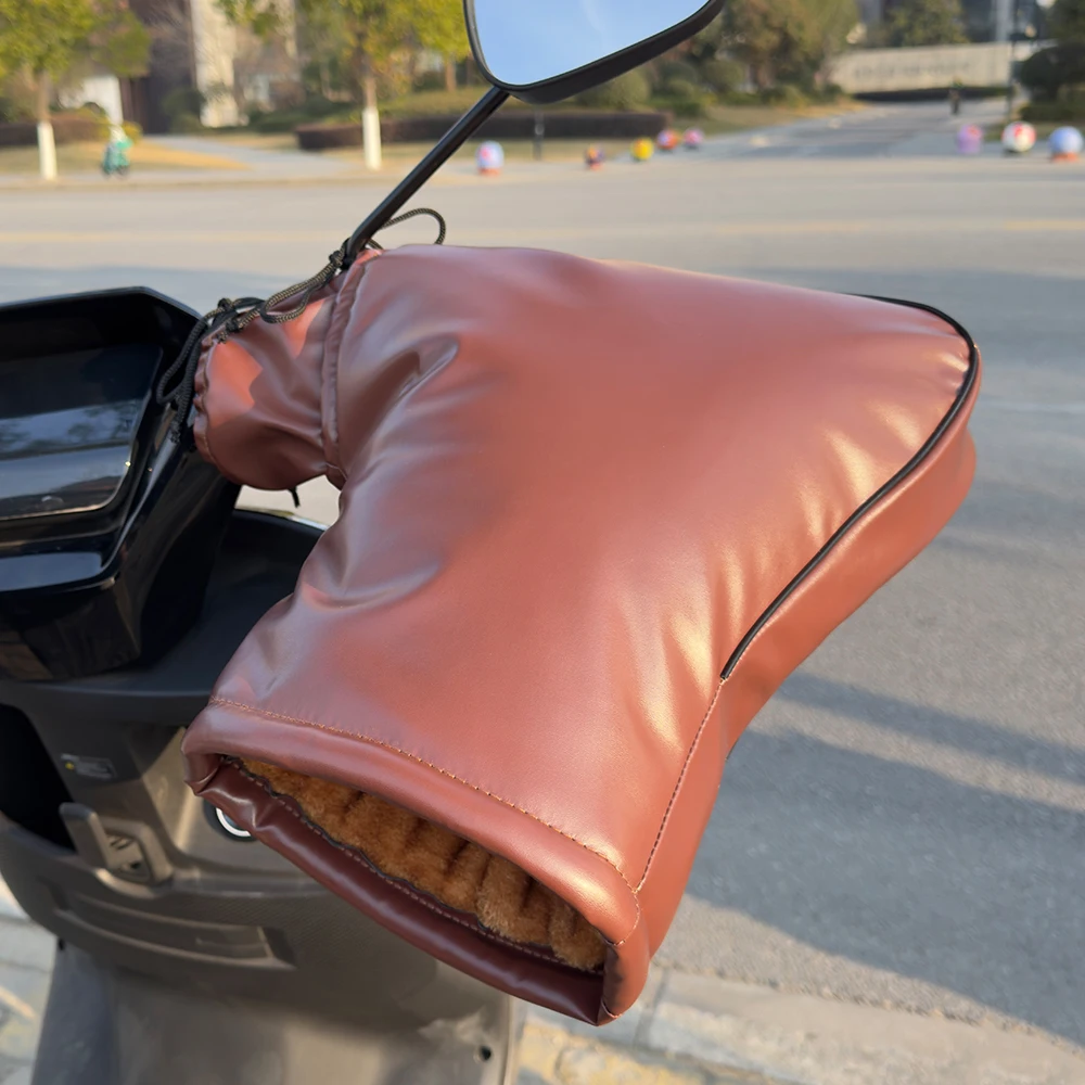 Зимний чехол на руль мотоцикла, велосипедные перчатки из искусственной кожи, универсальный теплый чехол на ручку для мотоциклов, скутеров, езды Manopla Moto
Зимний чехол на руль мотоцикла, велосипедные перчатки из искусственной кожи, универсальный теплый чехол на ручку для мотоциклов, скутеров, езды Manopla Moto