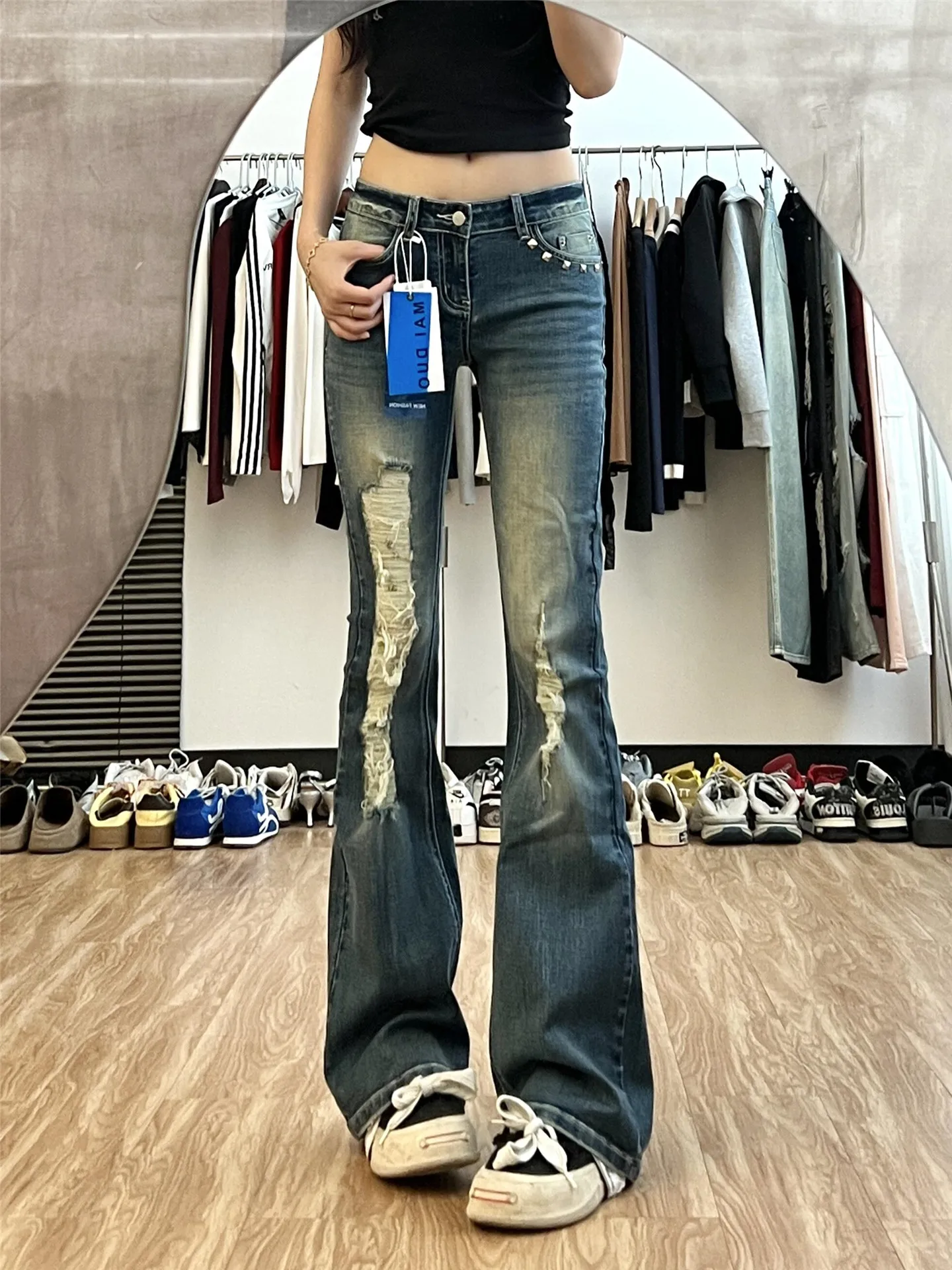 American Style Vintage Low Waist Bell Bottom Hole Punching Jeans Women Summer Slimming Floor Length Pants Hot Girl Denim
American Style Vintage Low Waist Bell Bottom Hole Punching Jeans Women Summer Slimming Floor Length Pants Hot Girl Denim