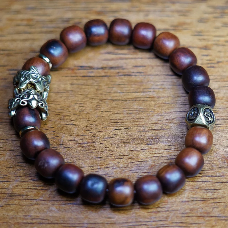 Natural lightning-striken jujube wood , "Hundred Blessings" golden light prayer beads, authentic
Natural lightning-striken jujube wood , "Hundred Blessings" golden light prayer beads, authentic