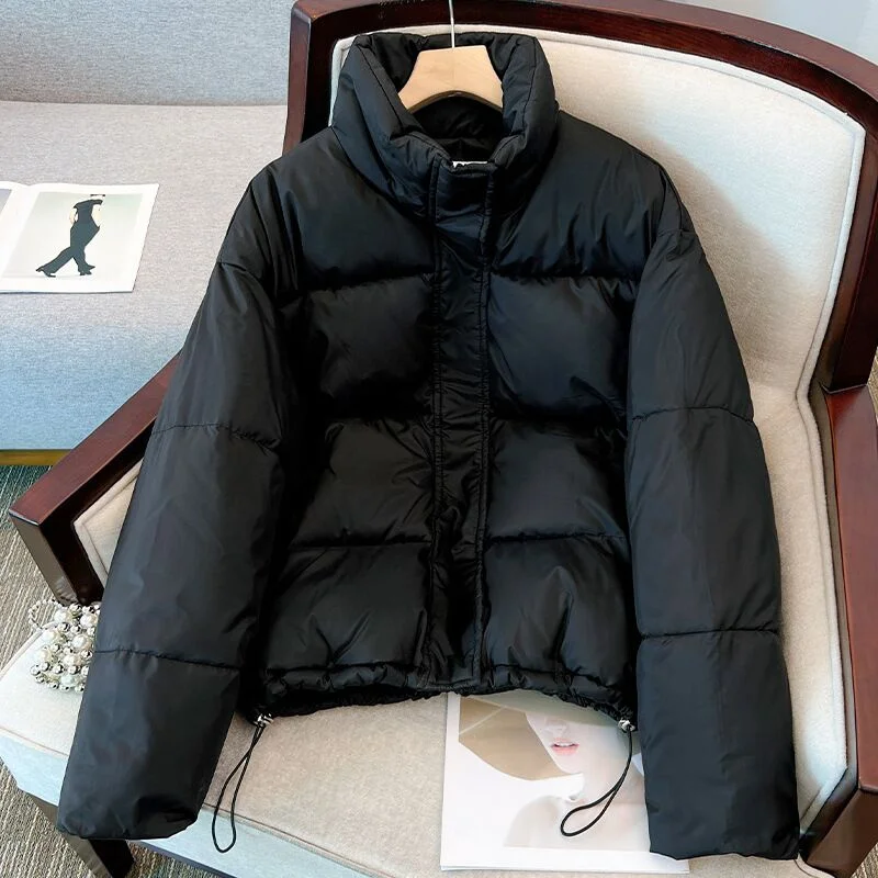 Brand Warm Winter Ladies Thick Parkas American Vintage Stand Neck Hem Drawstring Short Down Cotton Coat Women Jacket 2023
Brand Warm Winter Ladies Thick Parkas American Vintage Stand Neck Hem Drawstring Short Down Cotton Coat Women Jacket 2023