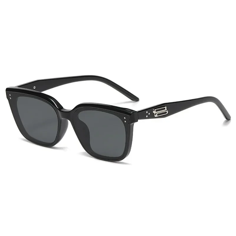 Luxury brand designer, large frame sunglasses, fashionable square glasses, women's and men's glasses, outdoor sunshade glasses
Luxury brand designer, large frame sunglasses, fashionable square glasses, women's and men's glasses, outdoor sunshade glasses