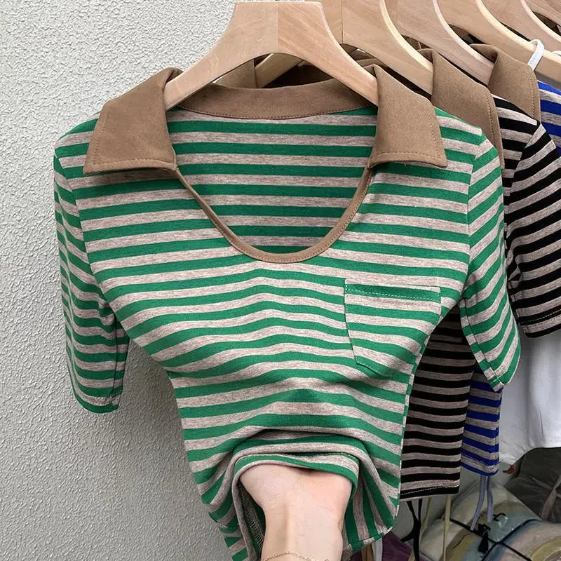 Летние женские шикарные футболки из чистого хлопка с v-образным вырезом в полоску, модная женская одежда, тонкий свободный универсальный повседневный топ с карманами и короткими рукавами
Летние женские шикарные футболки из чистого хлопка с v-образным вырезом в полоску, модная женская одежда, тонкий свободный универсальный повседневный топ с карманами и короткими рукавами