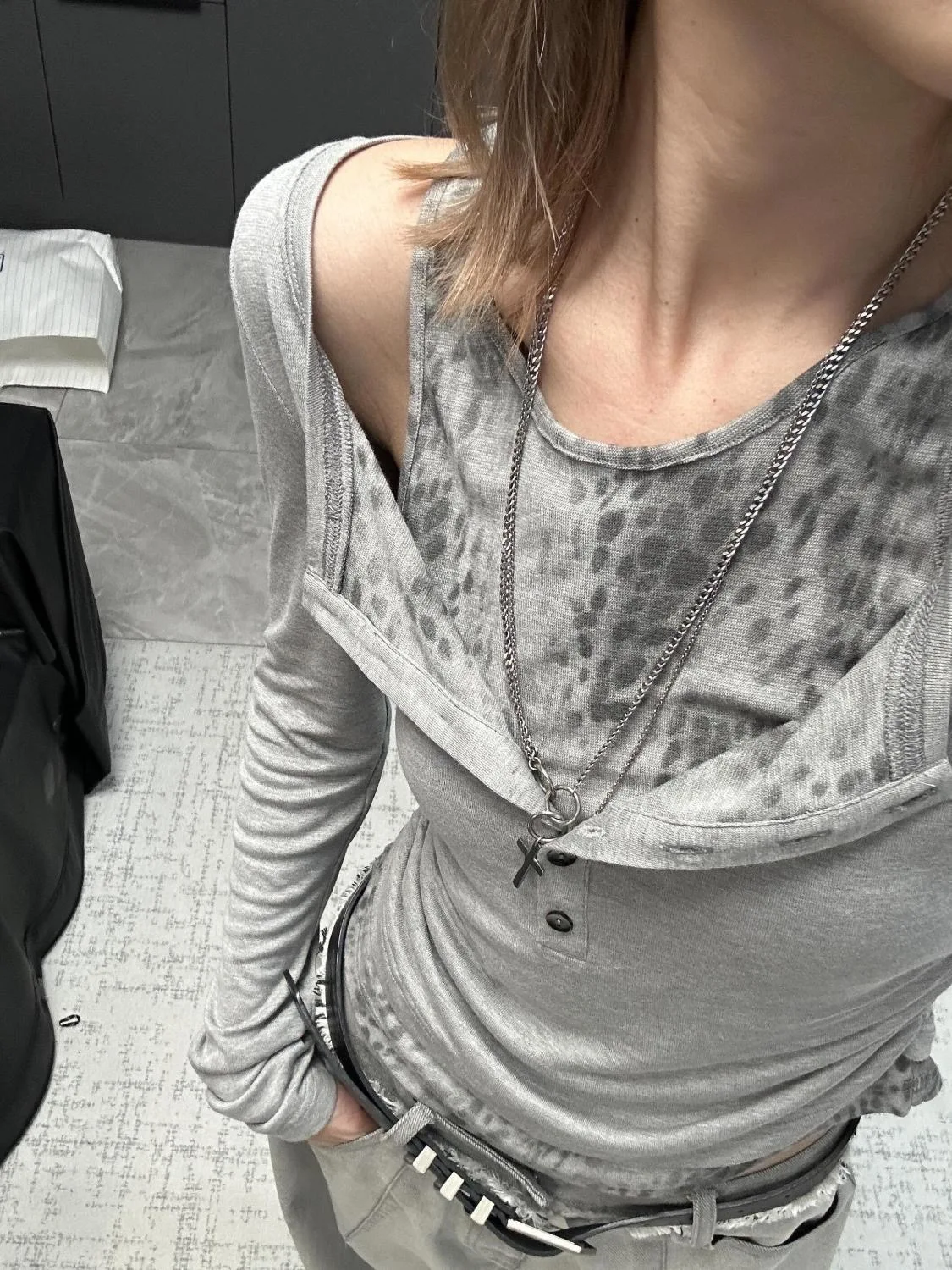 Женская футболка с длинным рукавом в стиле панк, с леопардовым принтом, имитация двухслойности, легкий субкультурный топ в стиле Y2K/миллениум
Женская футболка с длинным рукавом в стиле панк, с леопардовым принтом, имитация двухслойности, легкий субкультурный топ в стиле Y2K/миллениум