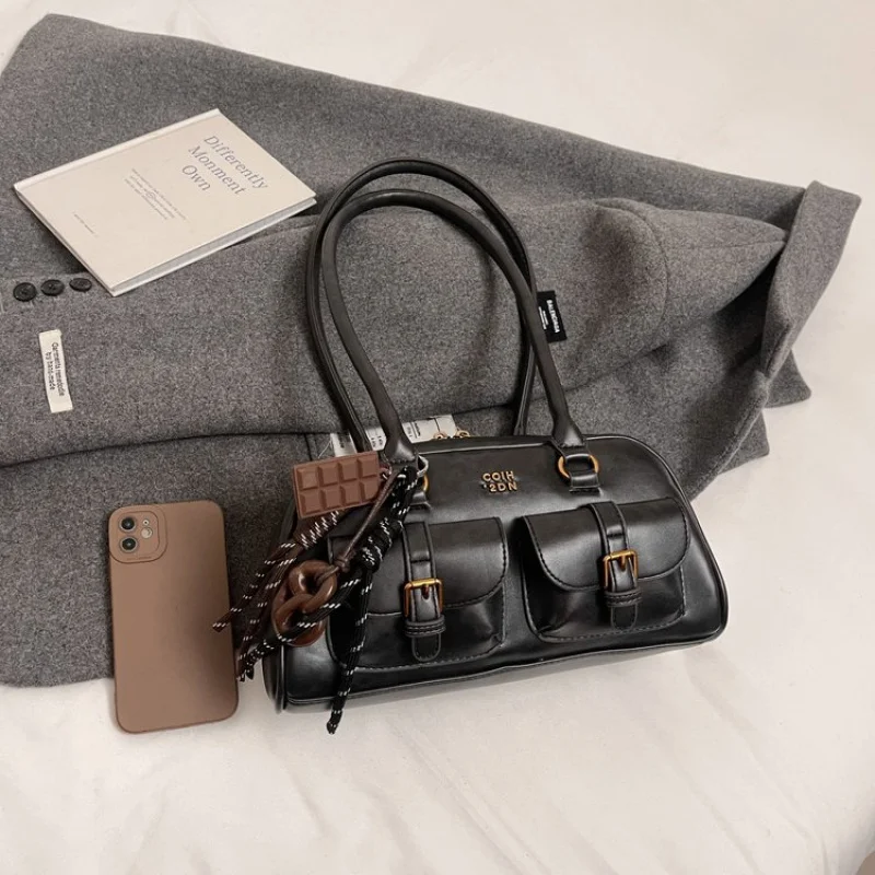 Elegant High-End Minimalist Vintage Leather Crossbody Handbag For Women With Large Capacity And Solid Color Design
Elegant High-End Minimalist Vintage Leather Crossbody Handbag For Women With Large Capacity And Solid Color Design