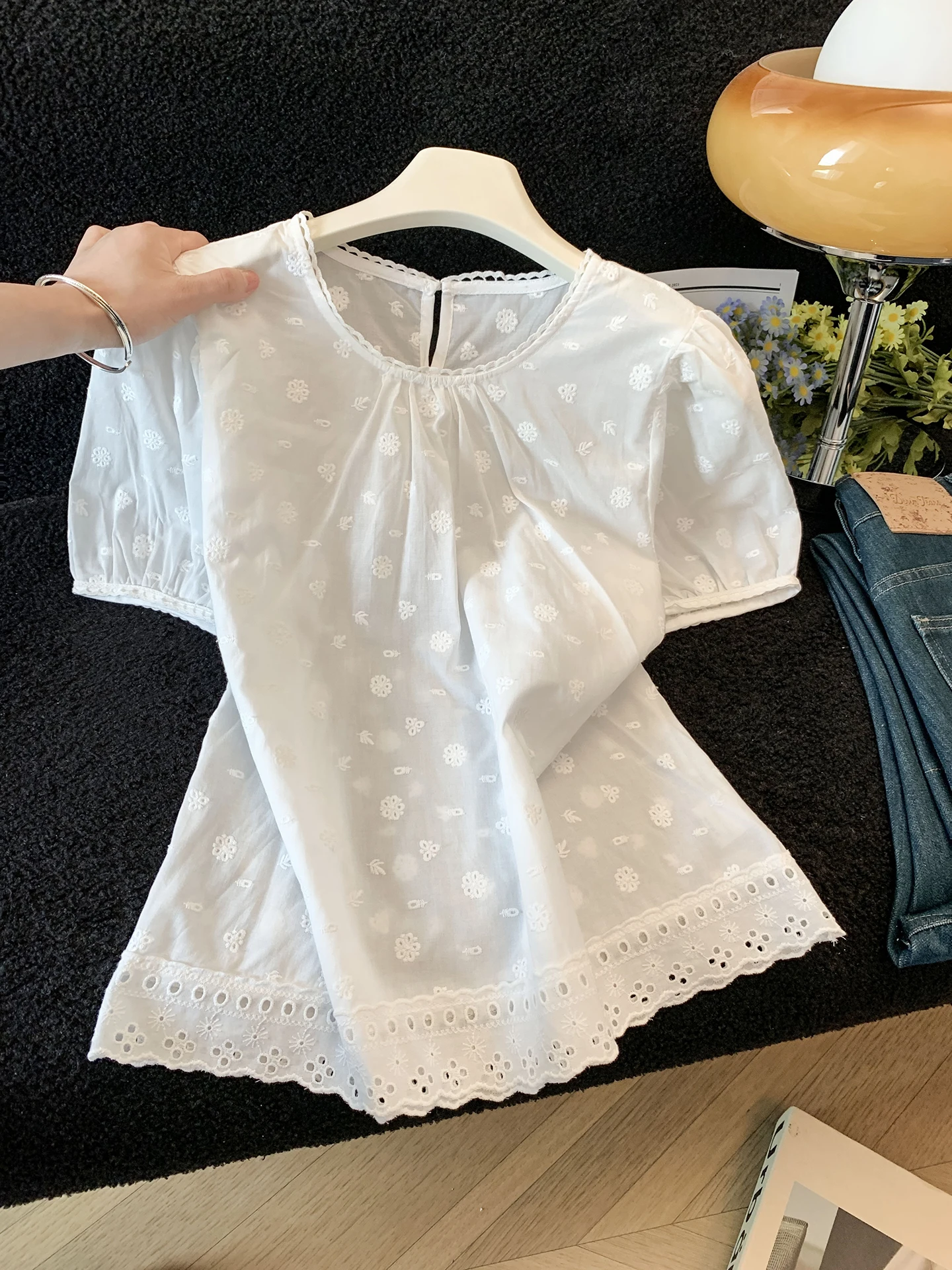 French Style Lace Bubble Short Sleeve Shirt Women's Summer New Loose Beautiful Doll Top Breathable Thin Cotton round Neck Shirt
French Style Lace Bubble Short Sleeve Shirt Women's Summer New Loose Beautiful Doll Top Breathable Thin Cotton round Neck Shirt
