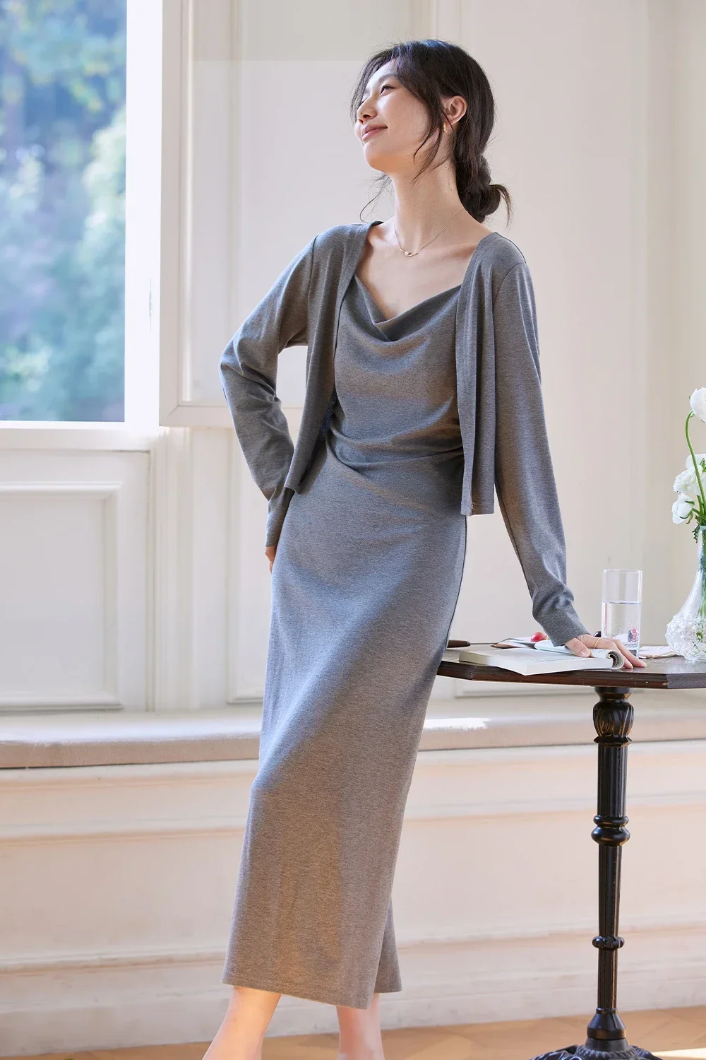 VIMLY Women's Office Lady 2 Piece Set 2025 Spring Knitted Camisole Tank Dresses Casual Loose Cardigan Coat Simple Matching Set
VIMLY Women's Office Lady 2 Piece Set 2025 Spring Knitted Camisole Tank Dresses Casual Loose Cardigan Coat Simple Matching Set