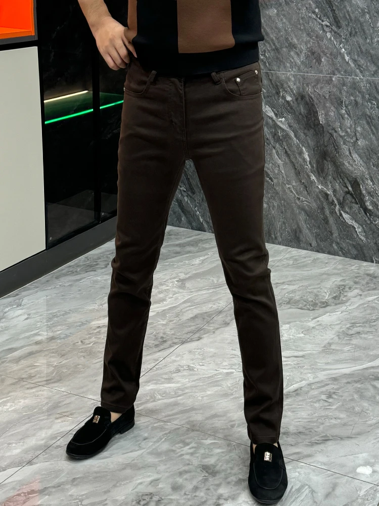 Мужские джинсы приталенного кроя, однотонные, модные, осенне-зимние, новые, стильные, удобные, износостойкие, длинные брюки
Мужские джинсы приталенного кроя, однотонные, модные, осенне-зимние, новые, стильные, удобные, износостойкие, длинные брюки