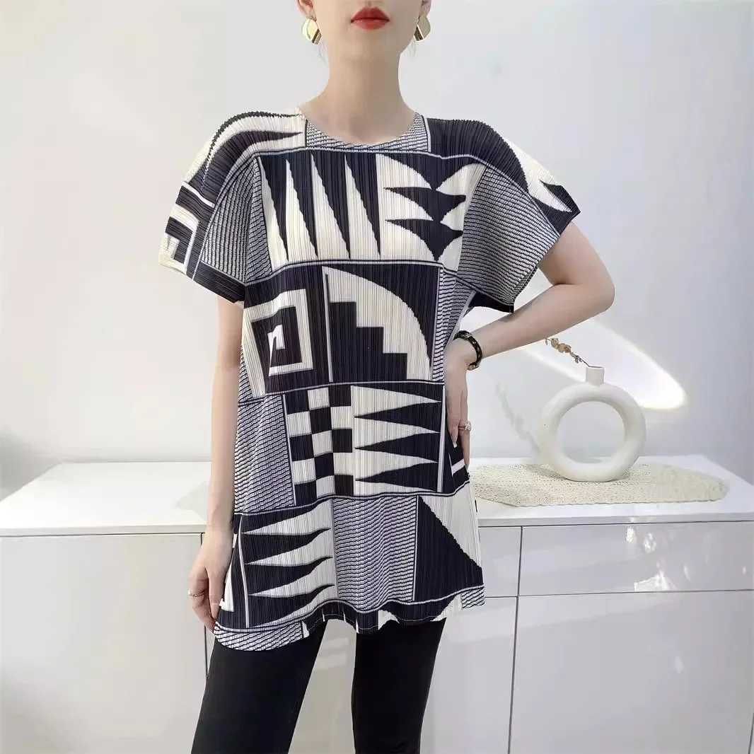 Женская летняя футболка Miyake, плиссированный модный эластичный свободный топ с круглым вырезом и короткими рукавами с принтом
Женская летняя футболка Miyake, плиссированный модный эластичный свободный топ с круглым вырезом и короткими рукавами с принтом