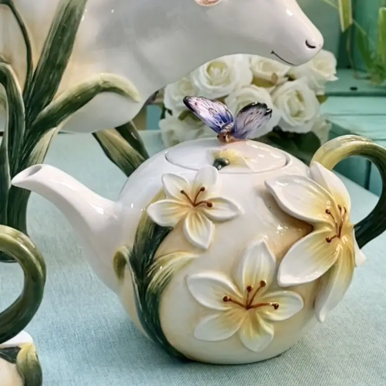 Garden Butterfly Flower Ceramic Sculpture Teapot Coffee Pot Set, Wedding Gifts, Living Room Tea Cup, Mug Set
Garden Butterfly Flower Ceramic Sculpture Teapot Coffee Pot Set, Wedding Gifts, Living Room Tea Cup, Mug Set