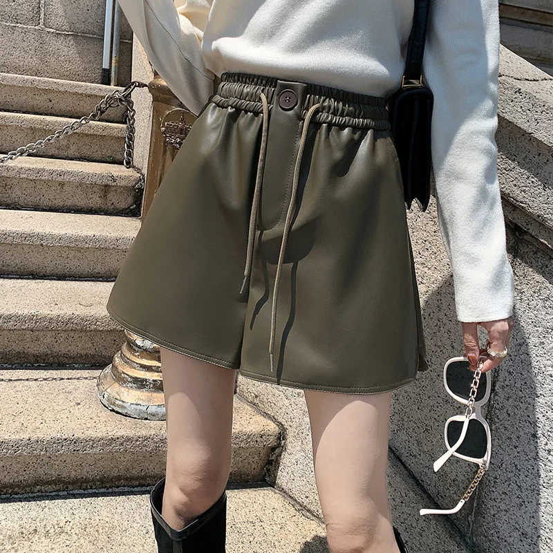 Elastic High Waist A-line Wide Leg PU Leather Shorts Autumn Winterr Women Streetwear Hip Hop Casual Loose Boot Short Pants 7314
Elastic High Waist A-line Wide Leg PU Leather Shorts Autumn Winterr Women Streetwear Hip Hop Casual Loose Boot Short Pants 7314
