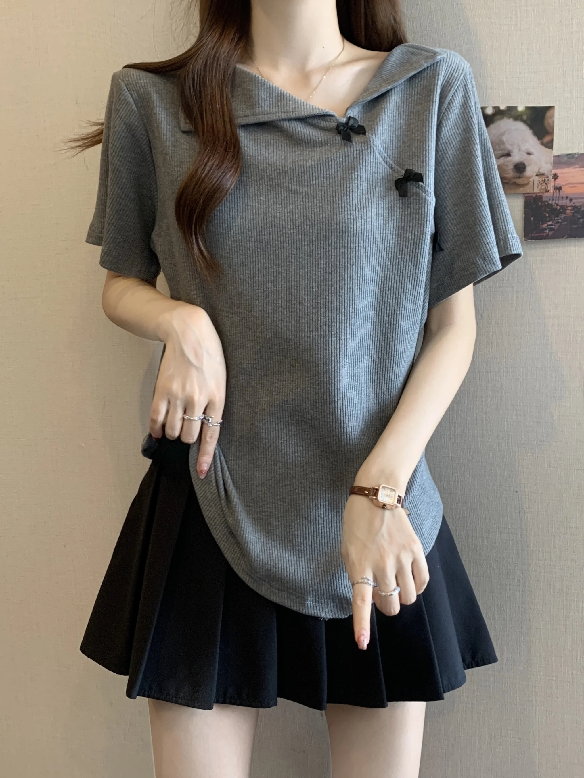 Женская футболка больших размеров с коротким рукавом, летняя, повседневная, с плиссированным асимметричным подолом, отложным воротником, дышащая, приятная для кожи
Женская футболка больших размеров с коротким рукавом, летняя, повседневная, с плиссированным асимметричным подолом, отложным воротником, дышащая, приятная для кожи