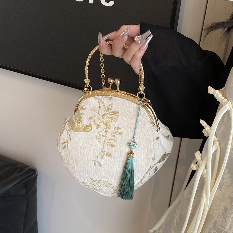 New Chinese Style Hanfu Bag with Elegant and Versatile Feminine Temperament Chain Carrying Crossbody Bag
New Chinese Style Hanfu Bag with Elegant and Versatile Feminine Temperament Chain Carrying Crossbody Bag