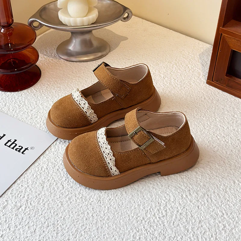 Spring Summer Toddler Girls Casual Preppy Shoes Khaki Suede Lace Trim Metal Buckle Platform Mary Jane Flats Non-slip Soft Sole
Spring Summer Toddler Girls Casual Preppy Shoes Khaki Suede Lace Trim Metal Buckle Platform Mary Jane Flats Non-slip Soft Sole