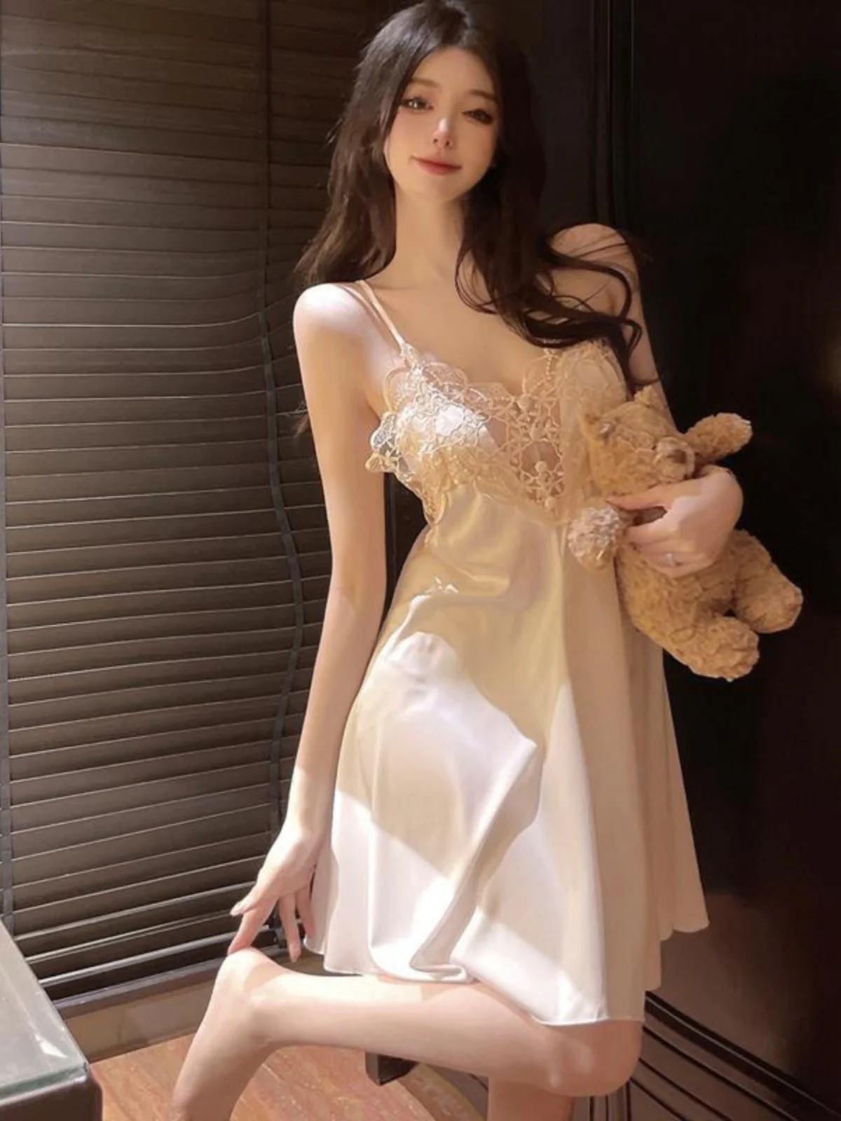 Large Size Ice Silk Strap Sleep Dress Women Summer New Thin Lace Splice Backless Loose Home Skirt V-neck Mid-length Casual Ho...
Large Size Ice Silk Strap Sleep Dress Women Summer New Thin Lace Splice Backless Loose Home Skirt V-neck Mid-length Casual Ho...