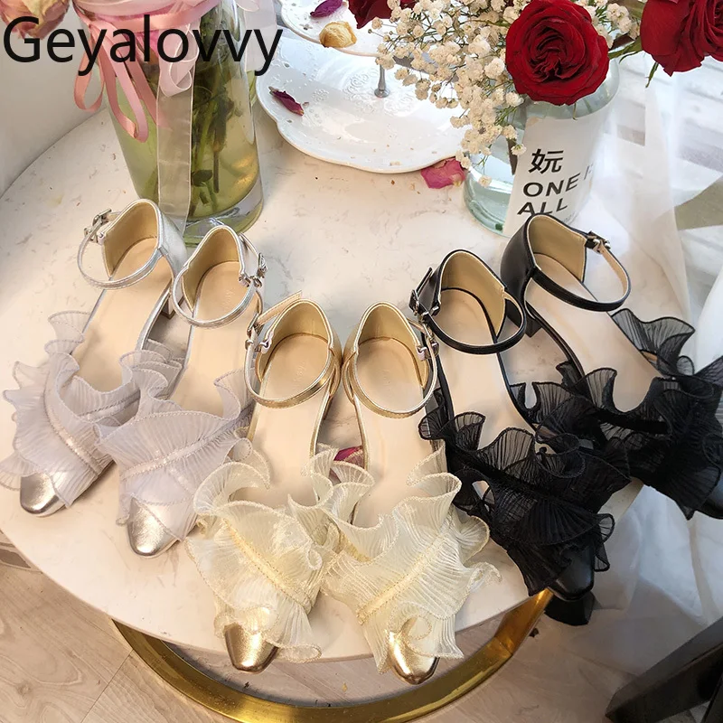 Женская обувь в японском стиле, весна-лето 2023, красивые темпераментные элегантные сандалии с острым носком и полыми отверстиями
Женская обувь в японском стиле, весна-лето 2023, красивые темпераментные элегантные сандалии с острым носком и полыми отверстиями