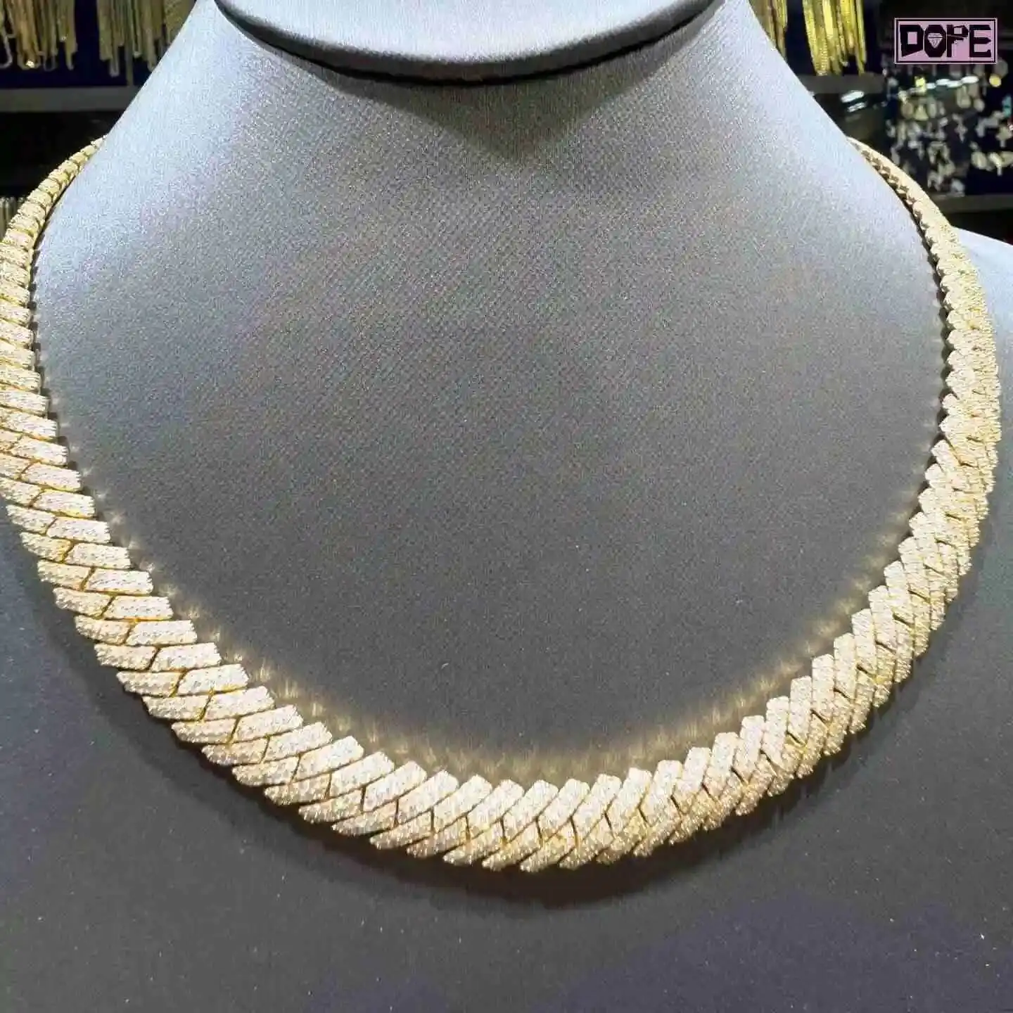 In Stock Cuban Chain Luxury VVS 10mm Iced Out 14k Gold Plated 925 Silver Hiphop Moissanite Cuban Link Chain
In Stock Cuban Chain Luxury VVS 10mm Iced Out 14k Gold Plated 925 Silver Hiphop Moissanite Cuban Link Chain