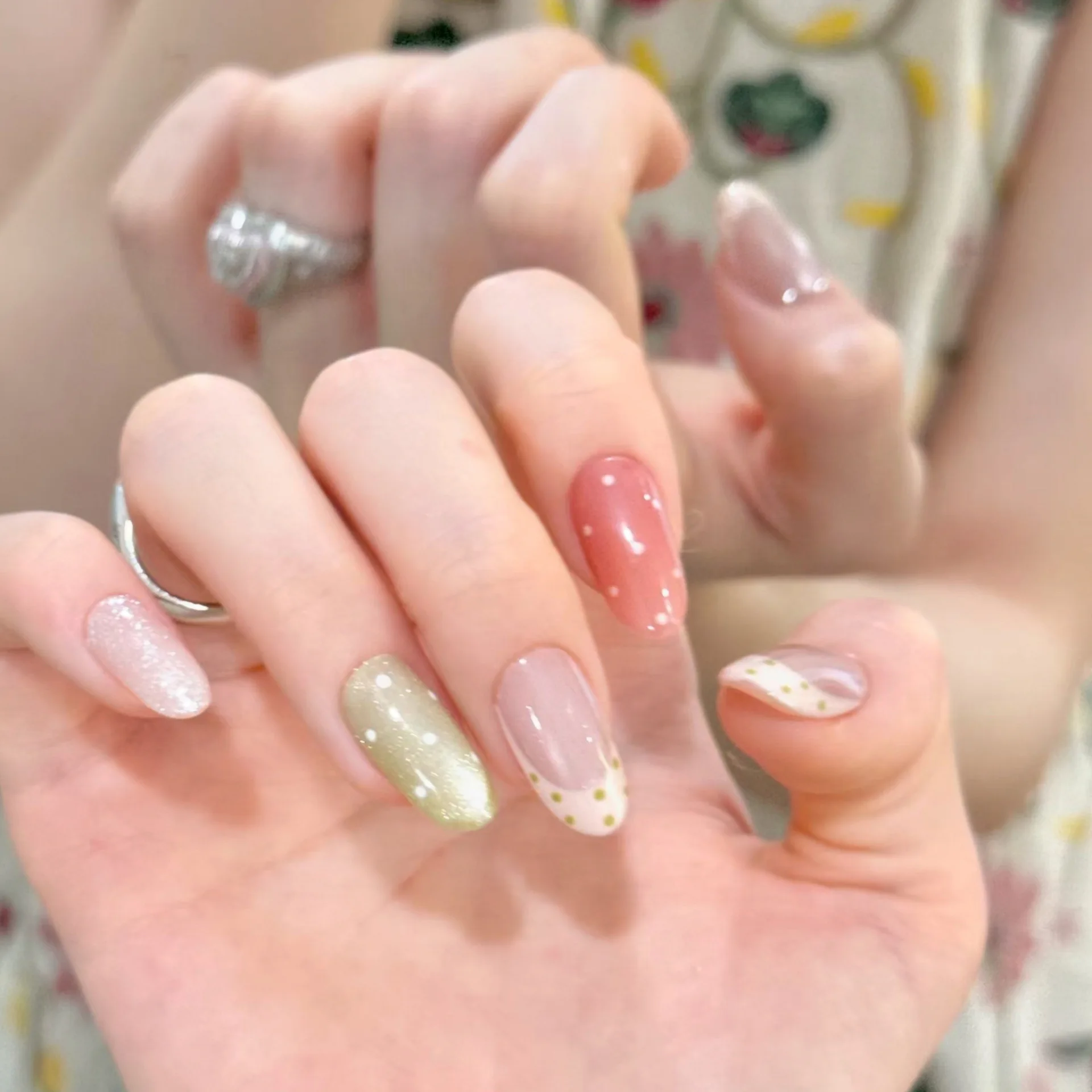 10pcs Handmade Short Oval Press On Nails Pink Green Cat Eye French Polka Dot Design Sweet Cute Fake Nails Wearable Nails Art Tip
10pcs Handmade Short Oval Press On Nails Pink Green Cat Eye French Polka Dot Design Sweet Cute Fake Nails Wearable Nails Art Tip