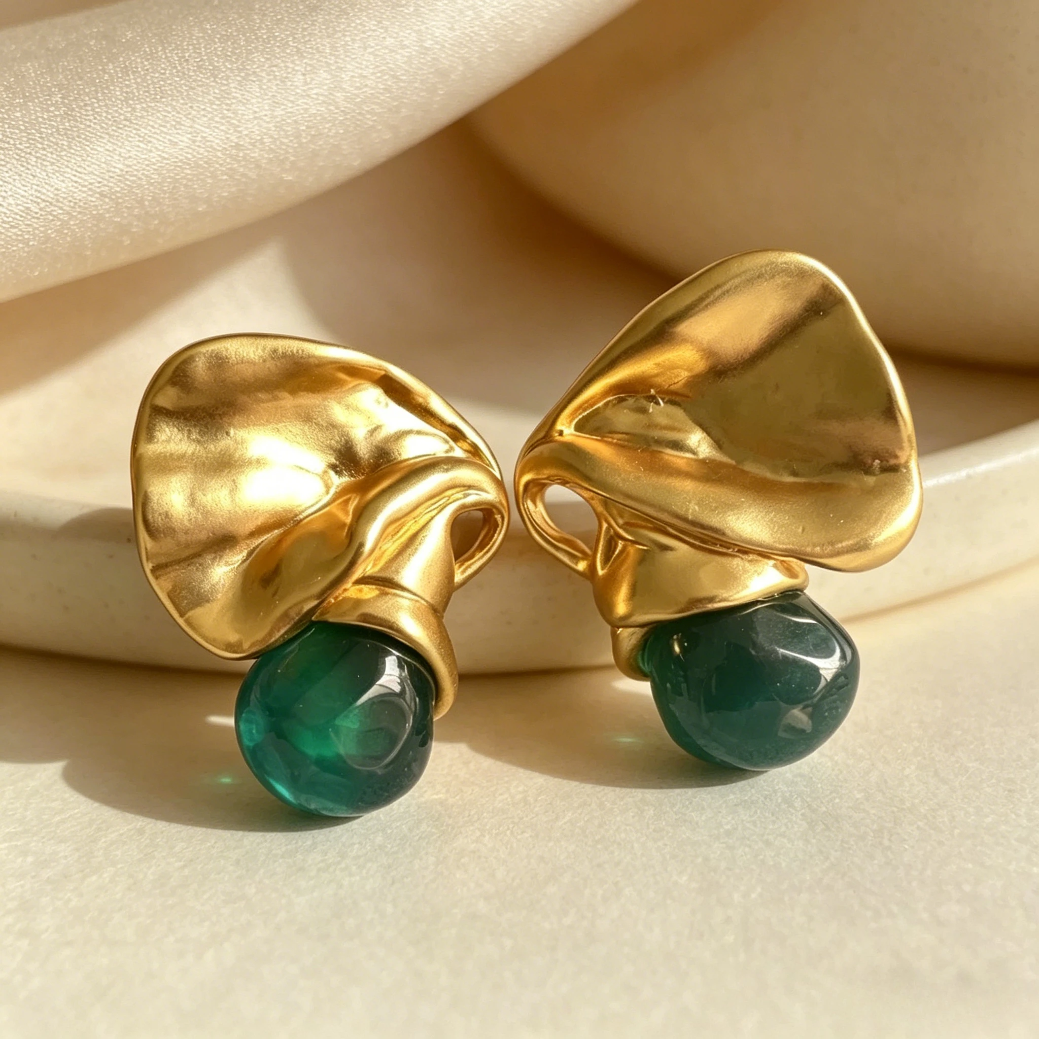 VKVVA Fashion Jewelry Vintage Brass Gramophone Cave Fold Art Earrings for Women Birthday Gifts, Unique Gift
VKVVA Fashion Jewelry Vintage Brass Gramophone Cave Fold Art Earrings for Women Birthday Gifts, Unique Gift