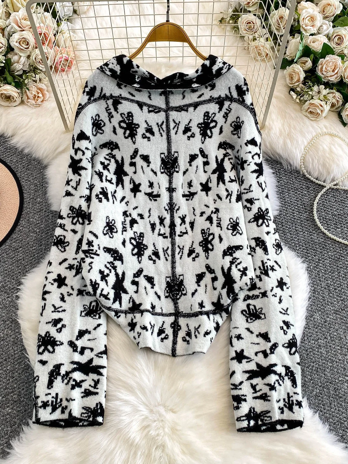 Chic Small Size Versatile Ele Knitted Patterned Sweater Cardigan Women's Winter High-End Loose Slimming Top
Chic Small Size Versatile Ele Knitted Patterned Sweater Cardigan Women's Winter High-End Loose Slimming Top