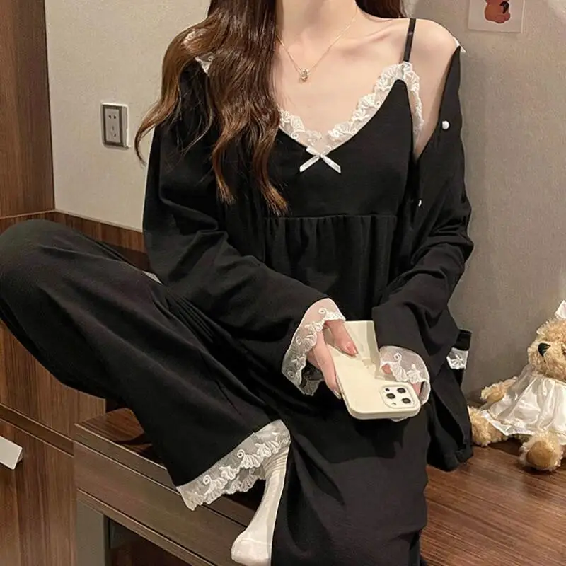 Женский пижамный комплект: комфортная домашняя одежда из трех предметов с кружевом, сезонная новинка, элегантный, простой, в корейском стиле, новый дизайн
Женский пижамный комплект: комфортная домашняя одежда из трех предметов с кружевом, сезонная новинка, элегантный, простой, в корейском стиле, новый дизайн