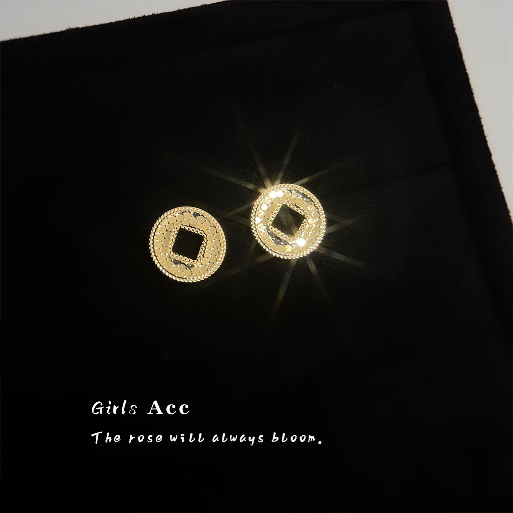 Серьги-гвоздики из настоящего золота с гальваническим покрытием, женские модные минималистичные легкие роскошные аксессуары, уникальные геометрические украшения для ушей, подарок
Серьги-гвоздики из настоящего золота с гальваническим покрытием, женские модные минималистичные легкие роскошные аксессуары, уникальные геометрические украшения для ушей, подарок