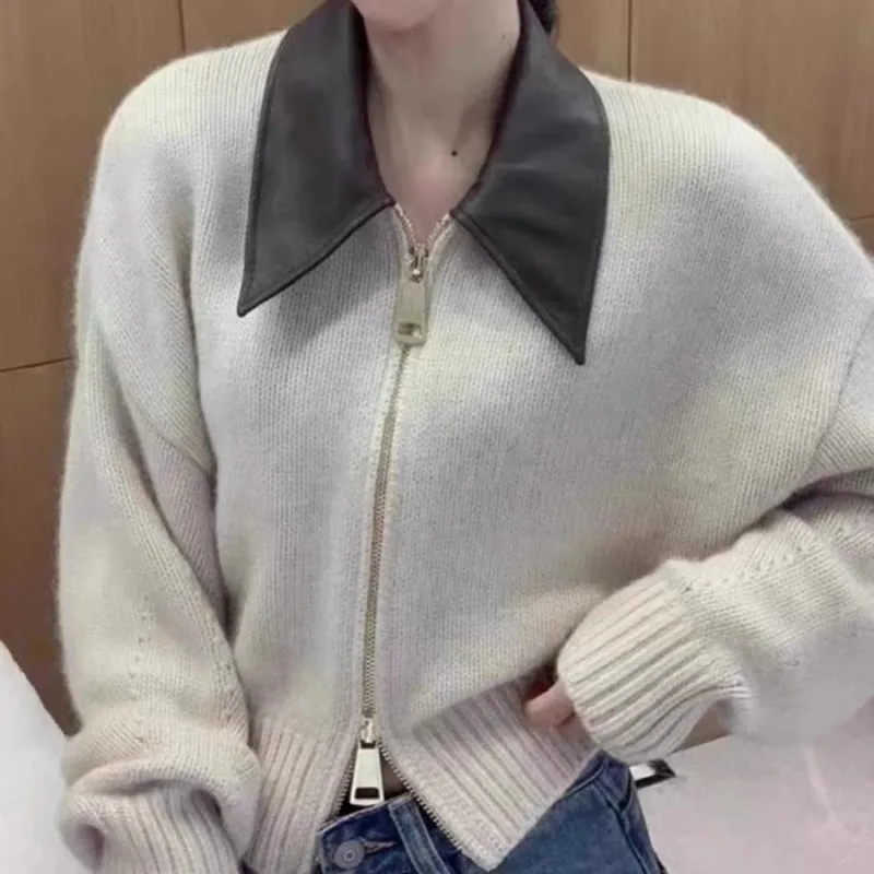 Autumn and Winter Cardigan Women Sweater Premium Feel Polo Collar Splice Zipper Short Style Outerwear Temperament Comfortable
Autumn and Winter Cardigan Women Sweater Premium Feel Polo Collar Splice Zipper Short Style Outerwear Temperament Comfortable