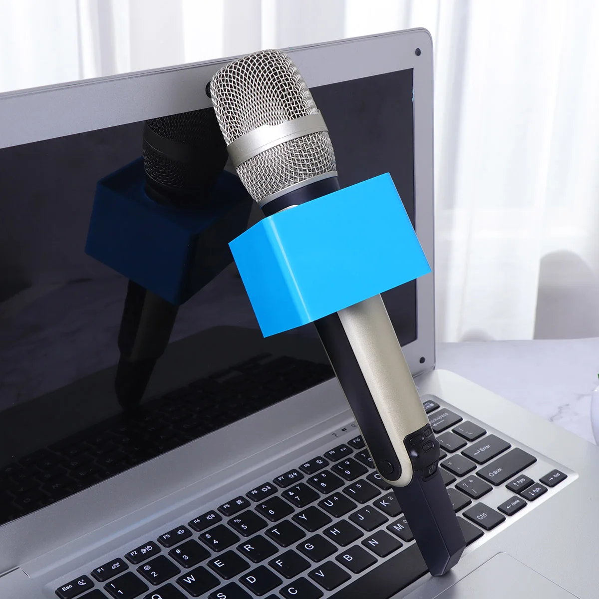 Logo Mic Flag for Microphones Station Mark Stand Soft Pad Durable ABS Large Logo Area Interviewers DJs
Logo Mic Flag for Microphones Station Mark Stand Soft Pad Durable ABS Large Logo Area Interviewers DJs