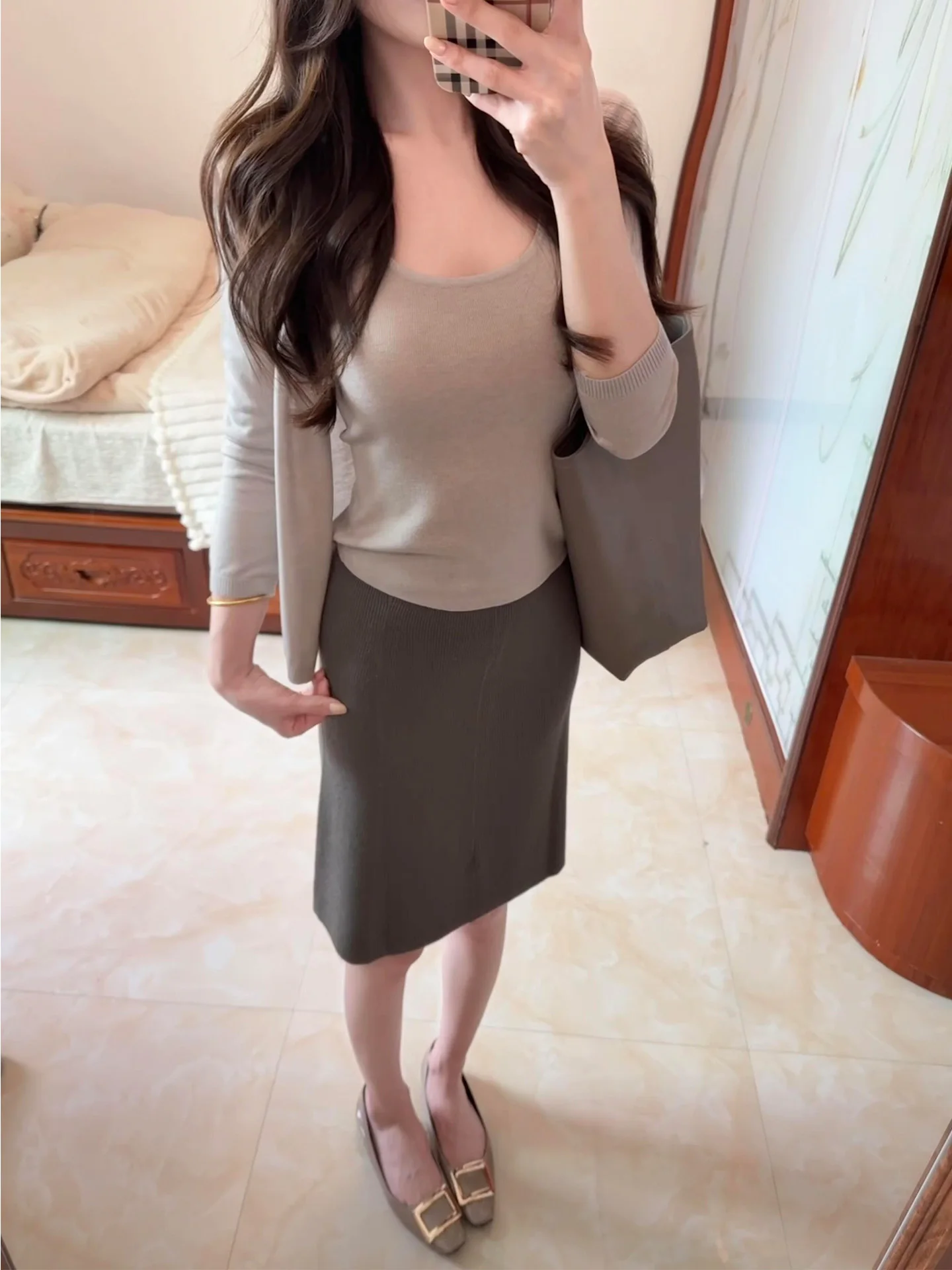 Gray Knitted Strap Vest for Plump Women Summer Loose Feel Casual Wear OL Style High Waist Backless Midi Dress Fashion Set
Gray Knitted Strap Vest for Plump Women Summer Loose Feel Casual Wear OL Style High Waist Backless Midi Dress Fashion Set