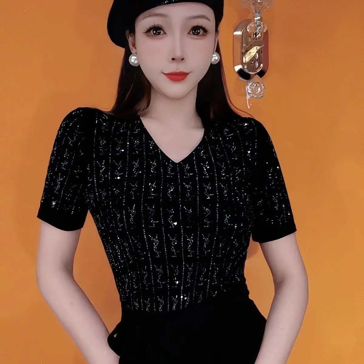 Diamond Short-sleeved V-neck Slim Black Versatile Temperament Women T-shirt Slim and Elegant Casual Top
Diamond Short-sleeved V-neck Slim Black Versatile Temperament Women T-shirt Slim and Elegant Casual Top