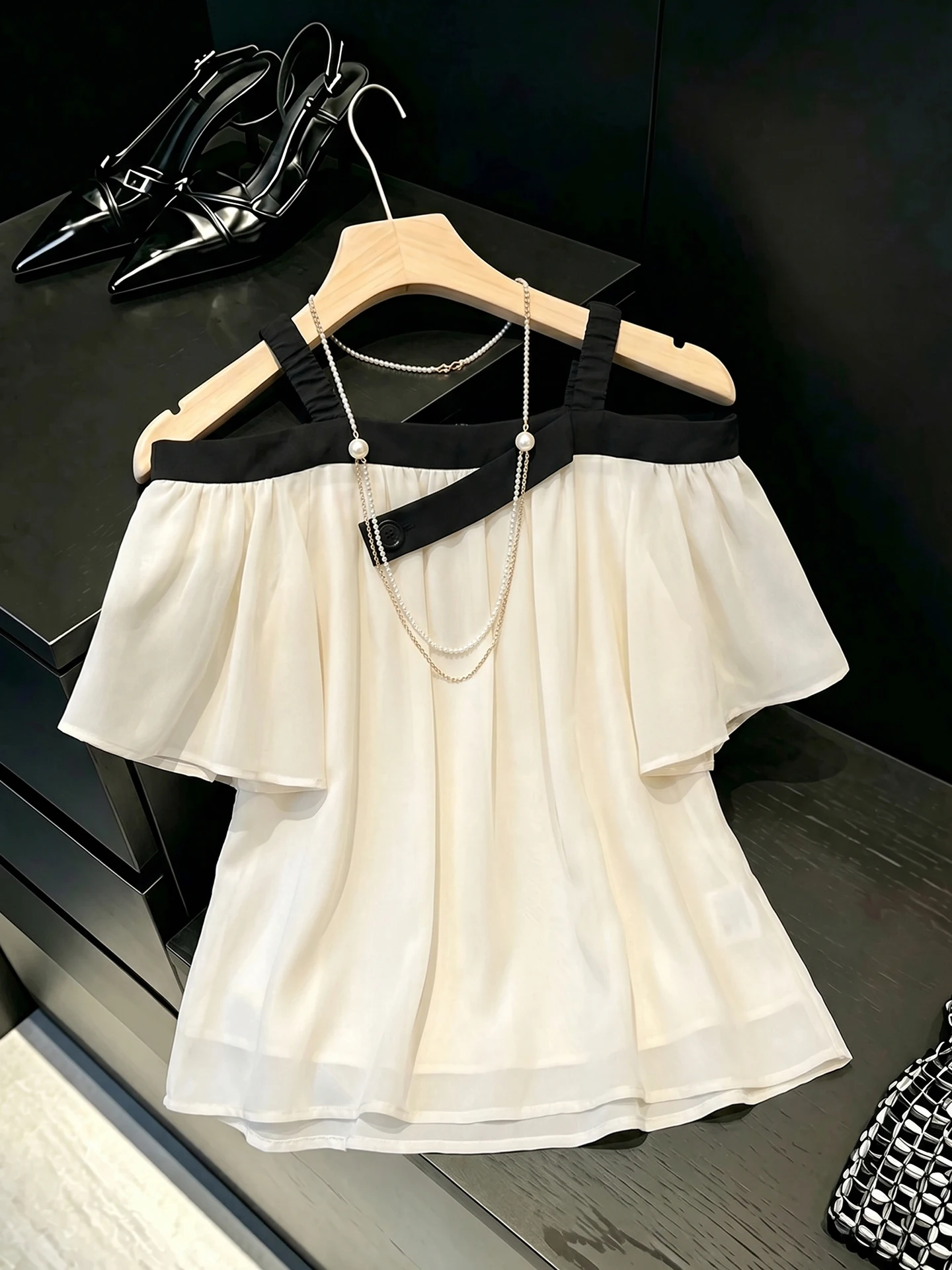 Fashionable Color Block Design Summer Shirt Casual Loose Short Sleeve Women's Top Shoulder Bared Elegant Korean Style Silk
Fashionable Color Block Design Summer Shirt Casual Loose Short Sleeve Women's Top Shoulder Bared Elegant Korean Style Silk