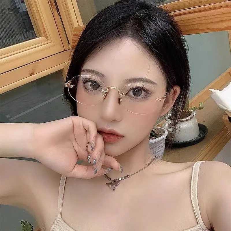 2 шт. безрамочные простые очки для лица для женщин в стиле Instagram, маленькие очки для лица с защитой от синего света
2 шт. безрамочные простые очки для лица для женщин в стиле Instagram, маленькие очки для лица с защитой от синего света