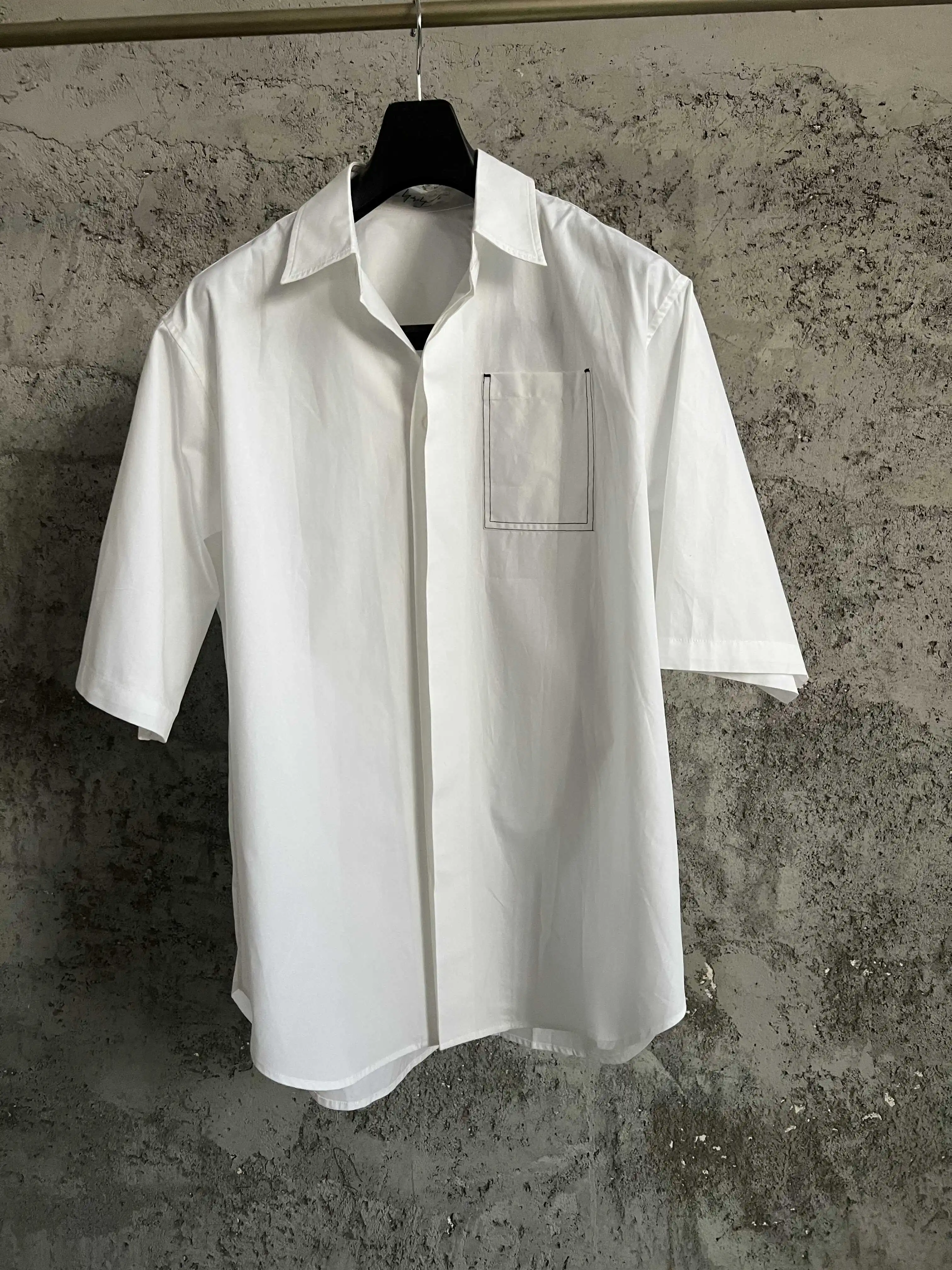White, artistic, pure cotton, simple and casual men's short-sleeved shirt with five-quarter sleeves
White, artistic, pure cotton, simple and casual men's short-sleeved shirt with five-quarter sleeves