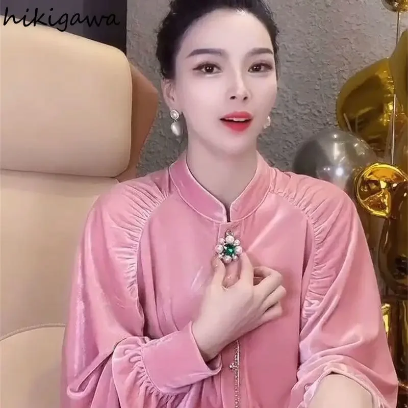 Korean Velvet Camisas De Mujer Pink Blouses for Women Temperament Lady Tops Oversized Shirts Stand Neck Vintage Fashion Blouse
Korean Velvet Camisas De Mujer Pink Blouses for Women Temperament Lady Tops Oversized Shirts Stand Neck Vintage Fashion Blouse